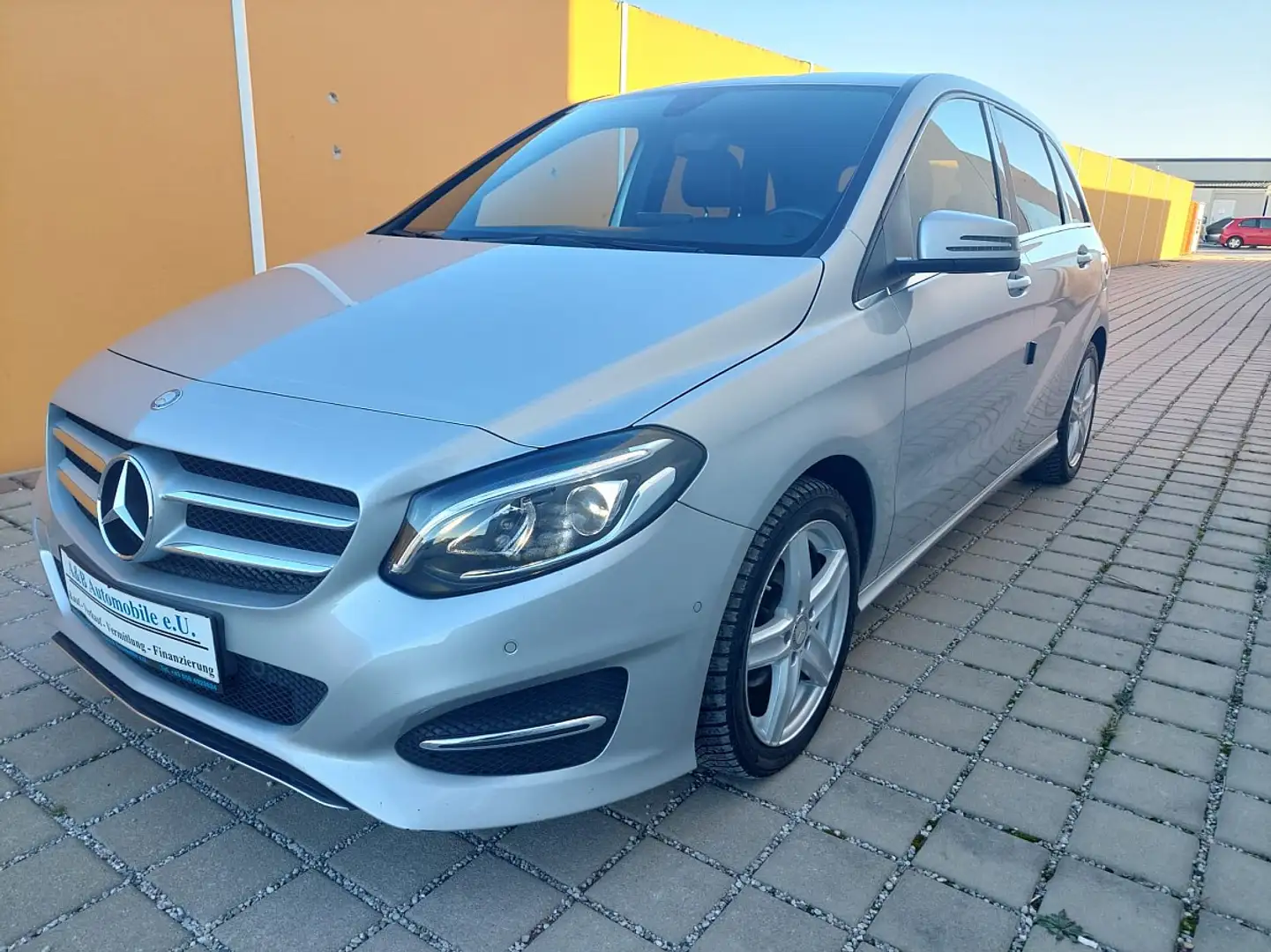 Mercedes-Benz B 180 d BlueEfficiency Edition sofort Kredit Silber - 1