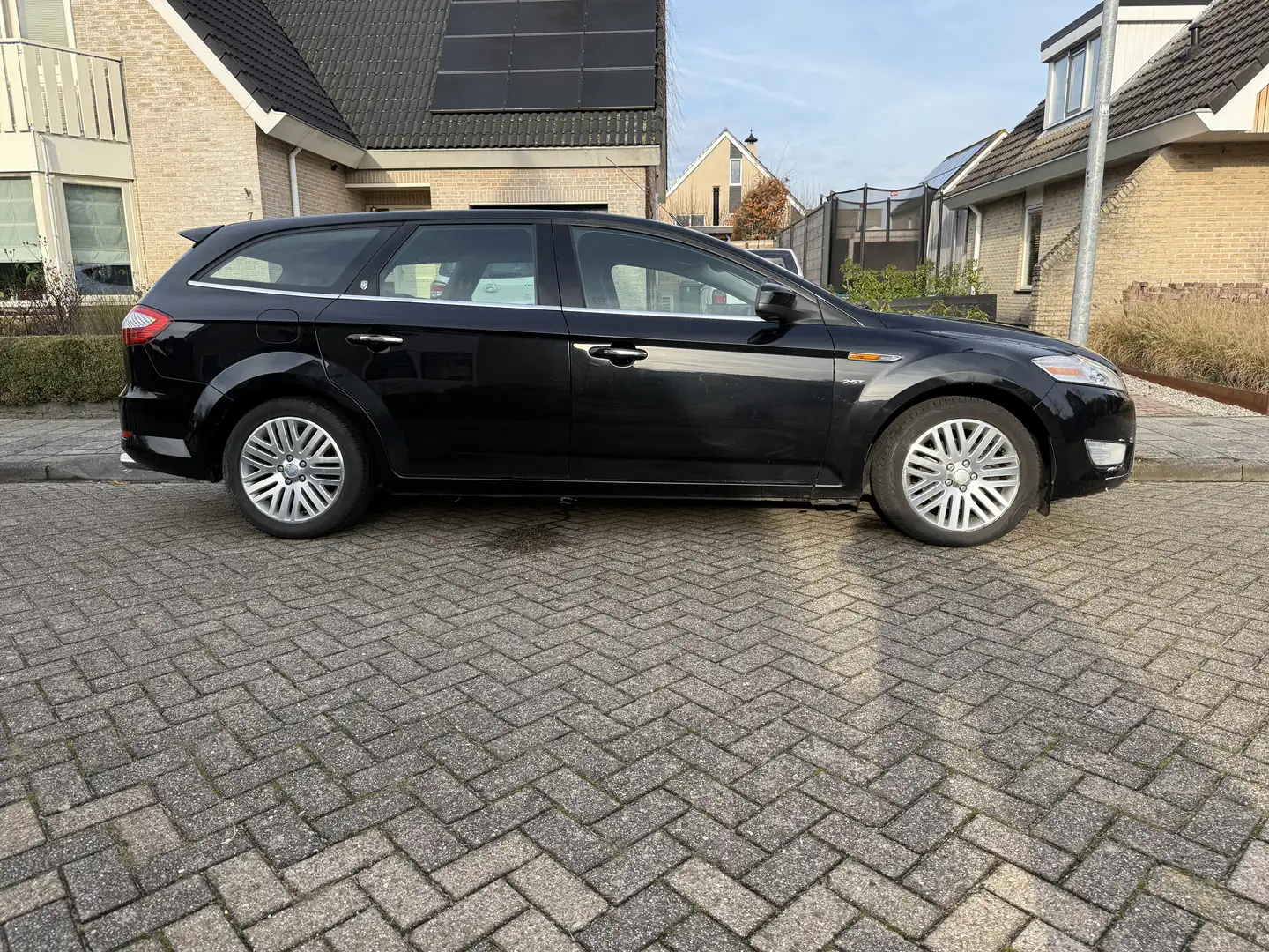 Ford Mondeo 2.5-20V Ghia Zwart - 1