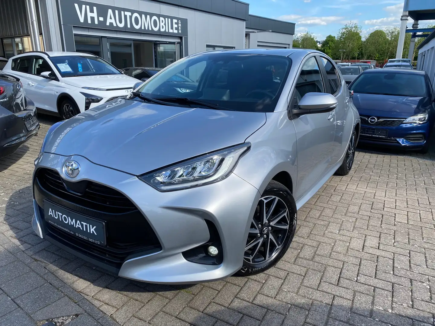Toyota Yaris AUTOMATIK*16ALU+APPLE&ANDROID+LED*R.KAMERA*Sitzhz Silber - 1