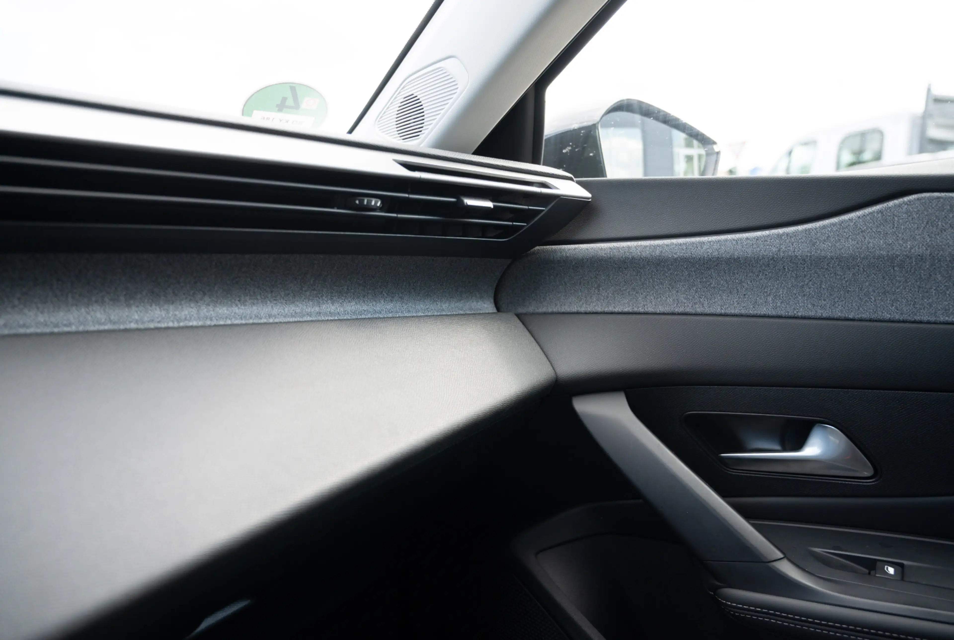Peugeot 308 SW Allure Hybrid 145 e-DSC6 *KOMFORT*NAVI-PAKET* — photo 11