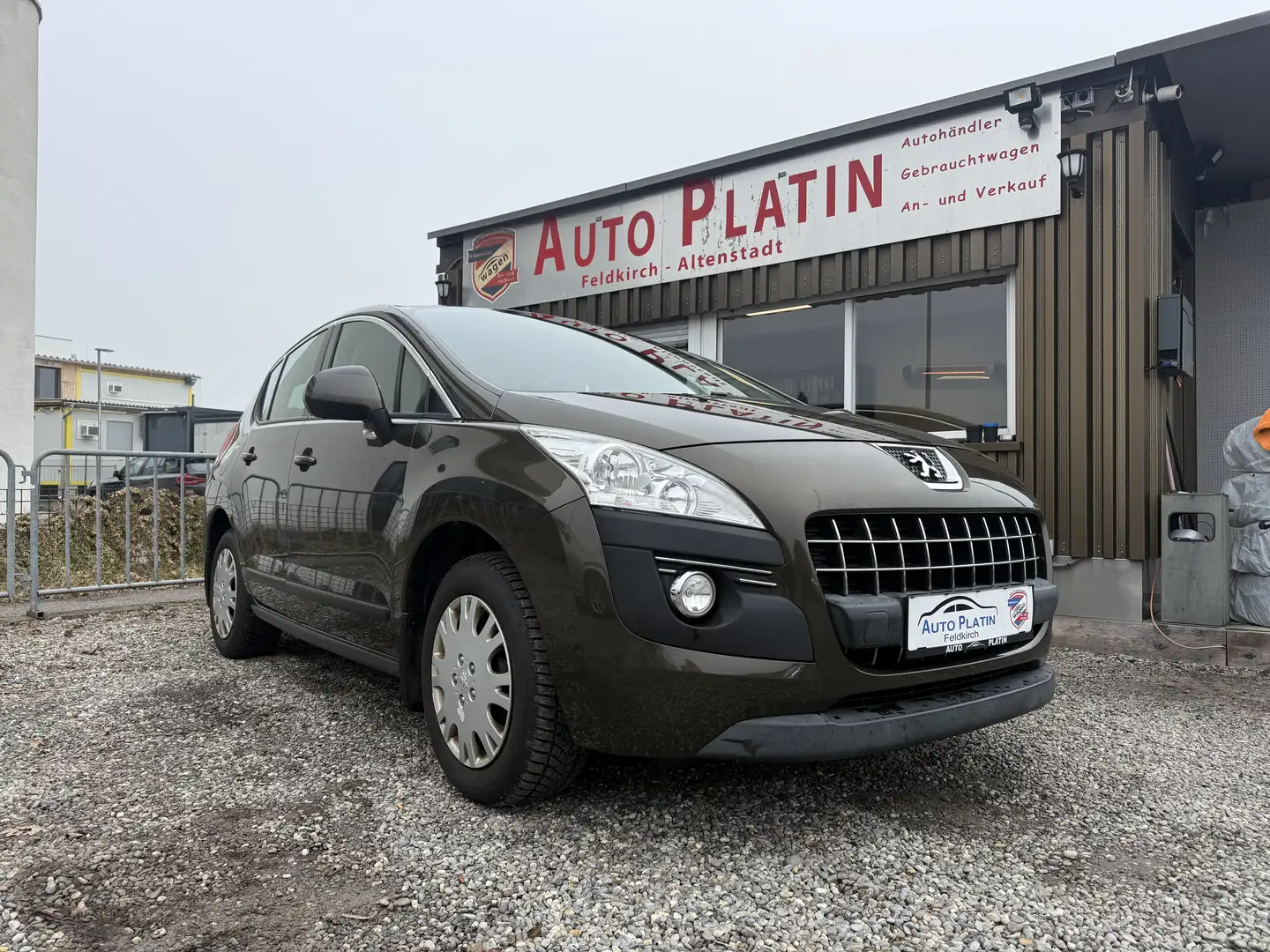 Peugeot 3008 1,6 HDi 115 FAP Active Braun - 1