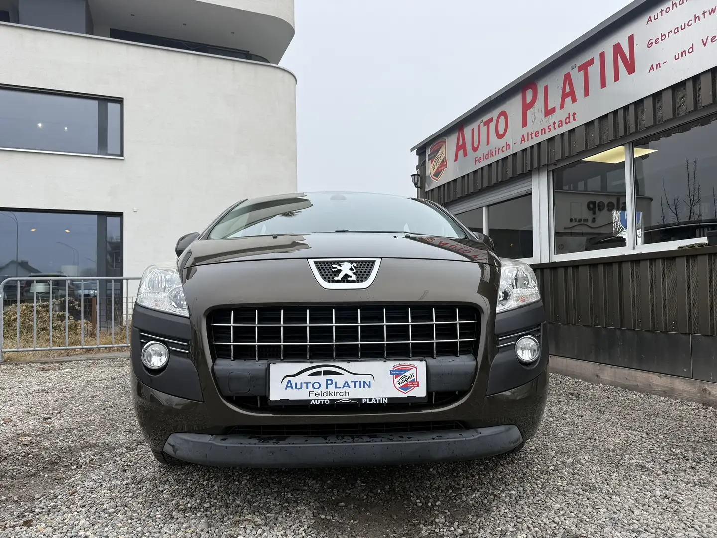Peugeot 3008 1,6 HDi 115 FAP Active Braun - 2