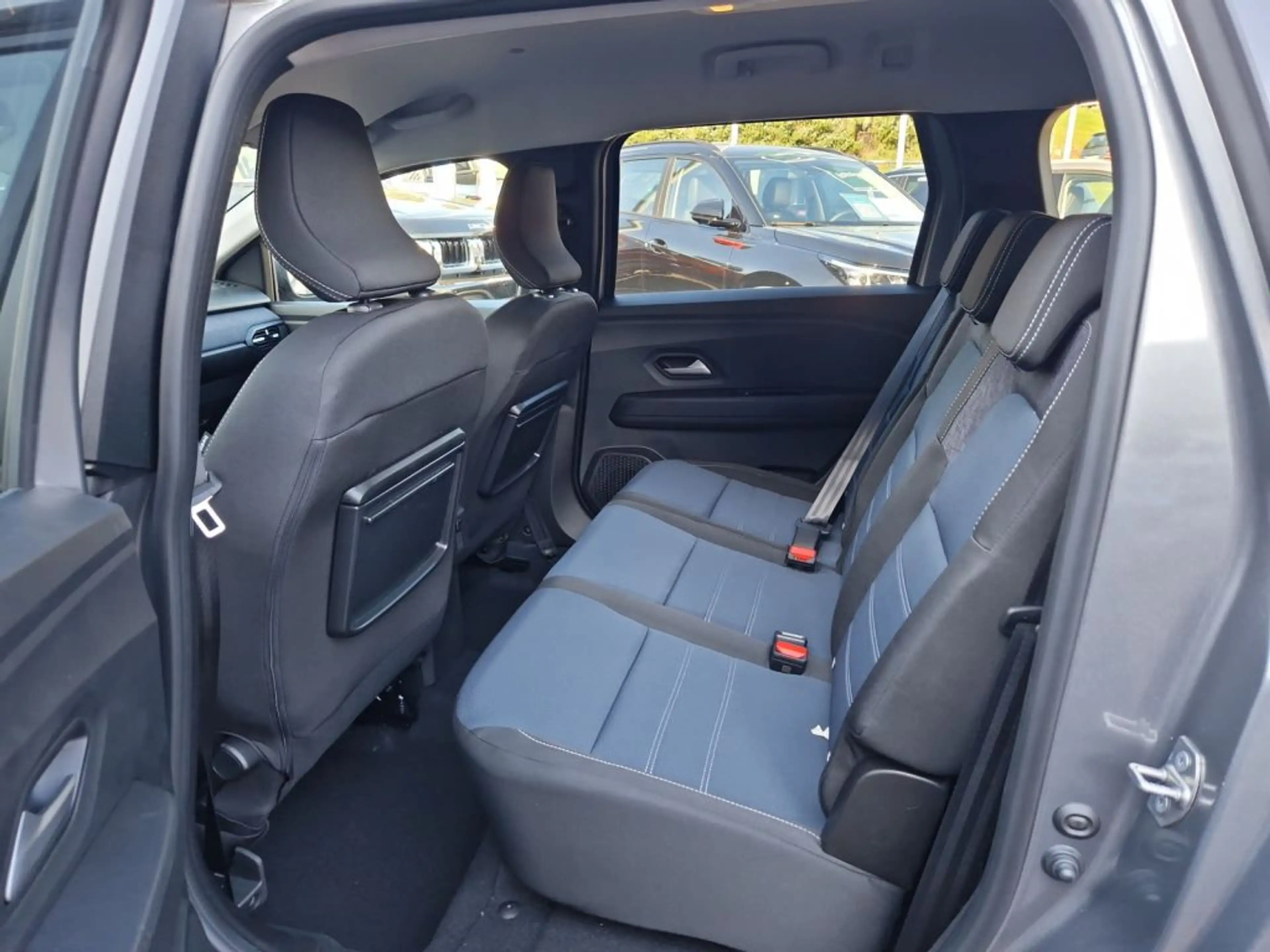 Dacia Jogger Hybrid 155 Journey (DJF) — photo 15