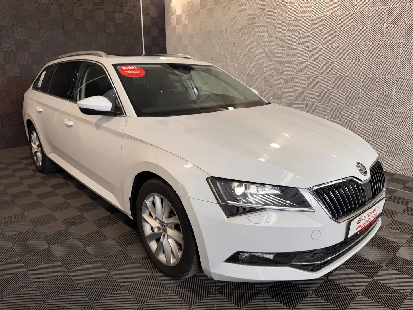 Skoda Superb *BUSINNES*ACC-PANO-R.KAM-AHK-LED-KLIMA-17" Weiß - 1