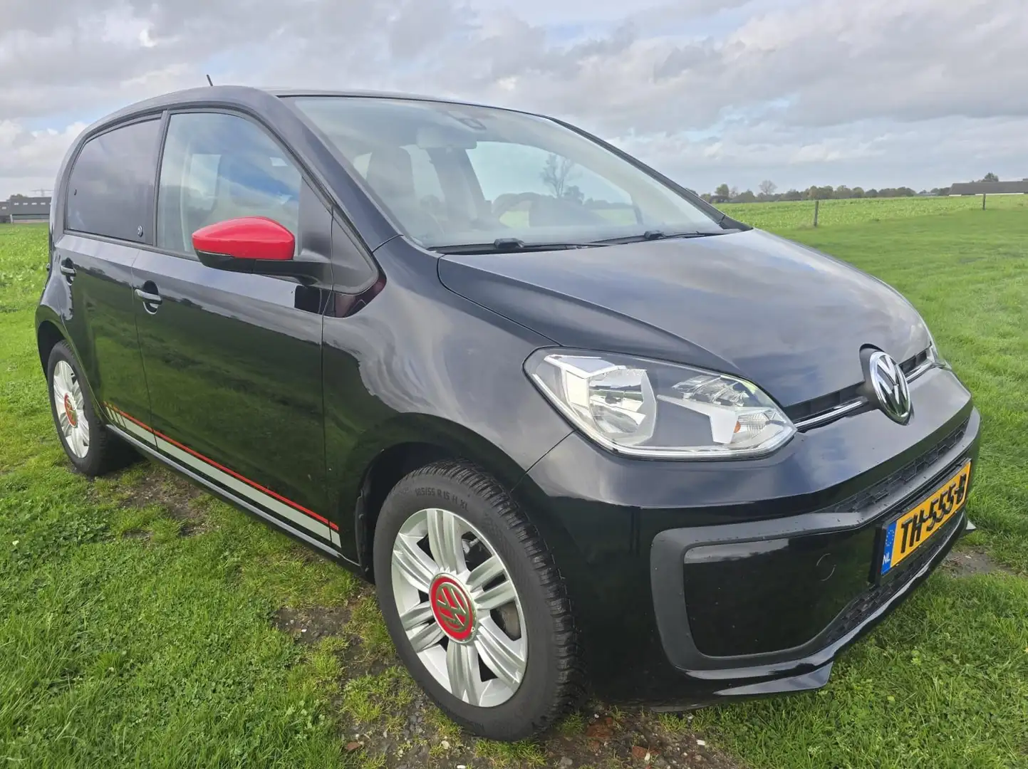 Volkswagen up! 1.0 BMT up! BEATS|Airco|Cruise|Achteruitrijcamera| Noir - 2