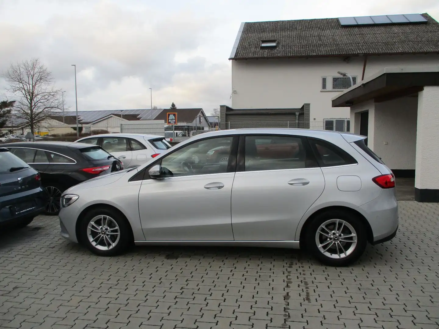 Mercedes-Benz B 180 d NAVI LEDER KAMERA TOTWIN SPURH SITZH PDC Silber - 1