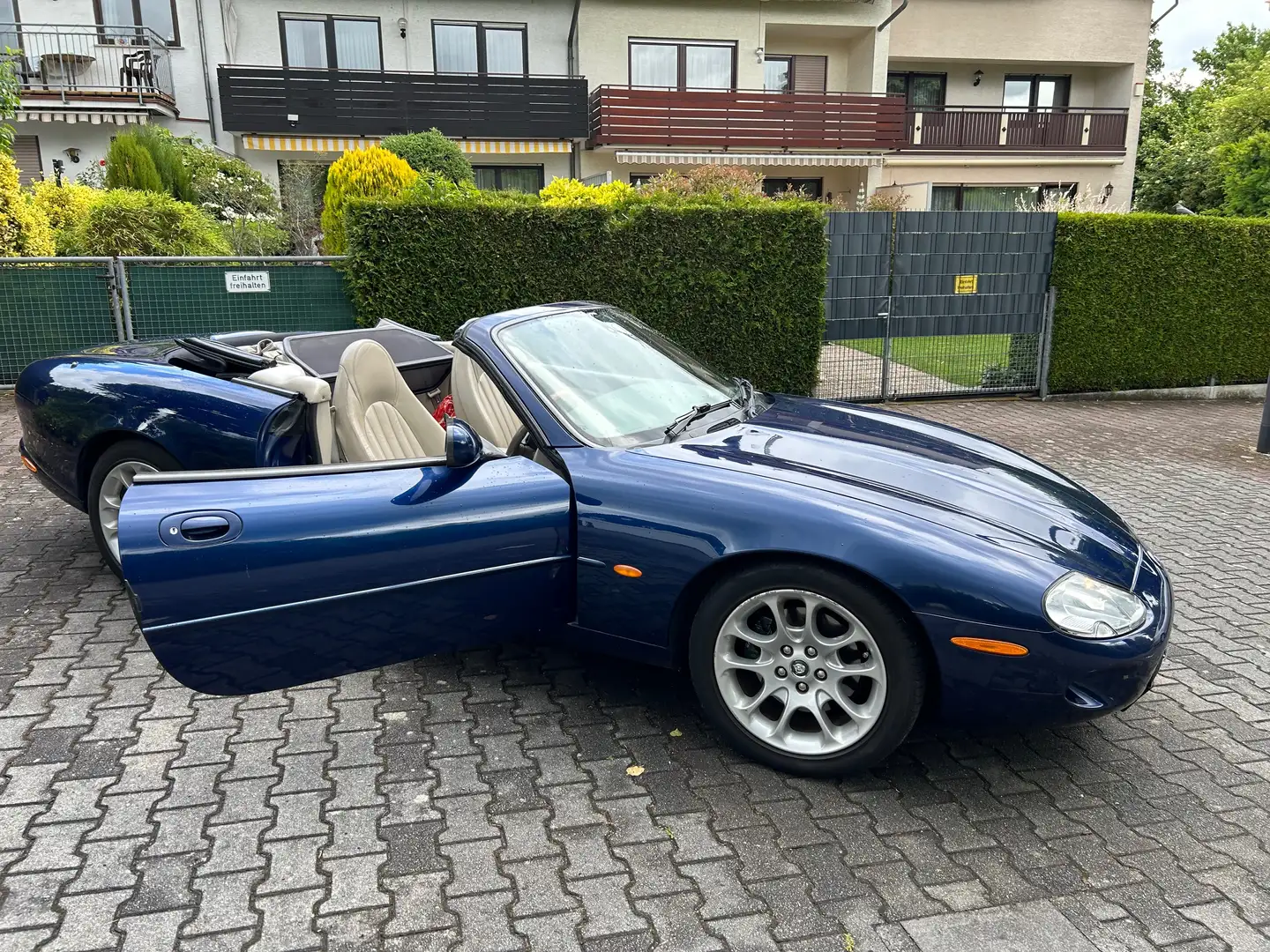 Jaguar XK8 4.0 V8 Cabrio TÜV August 2026 - 1