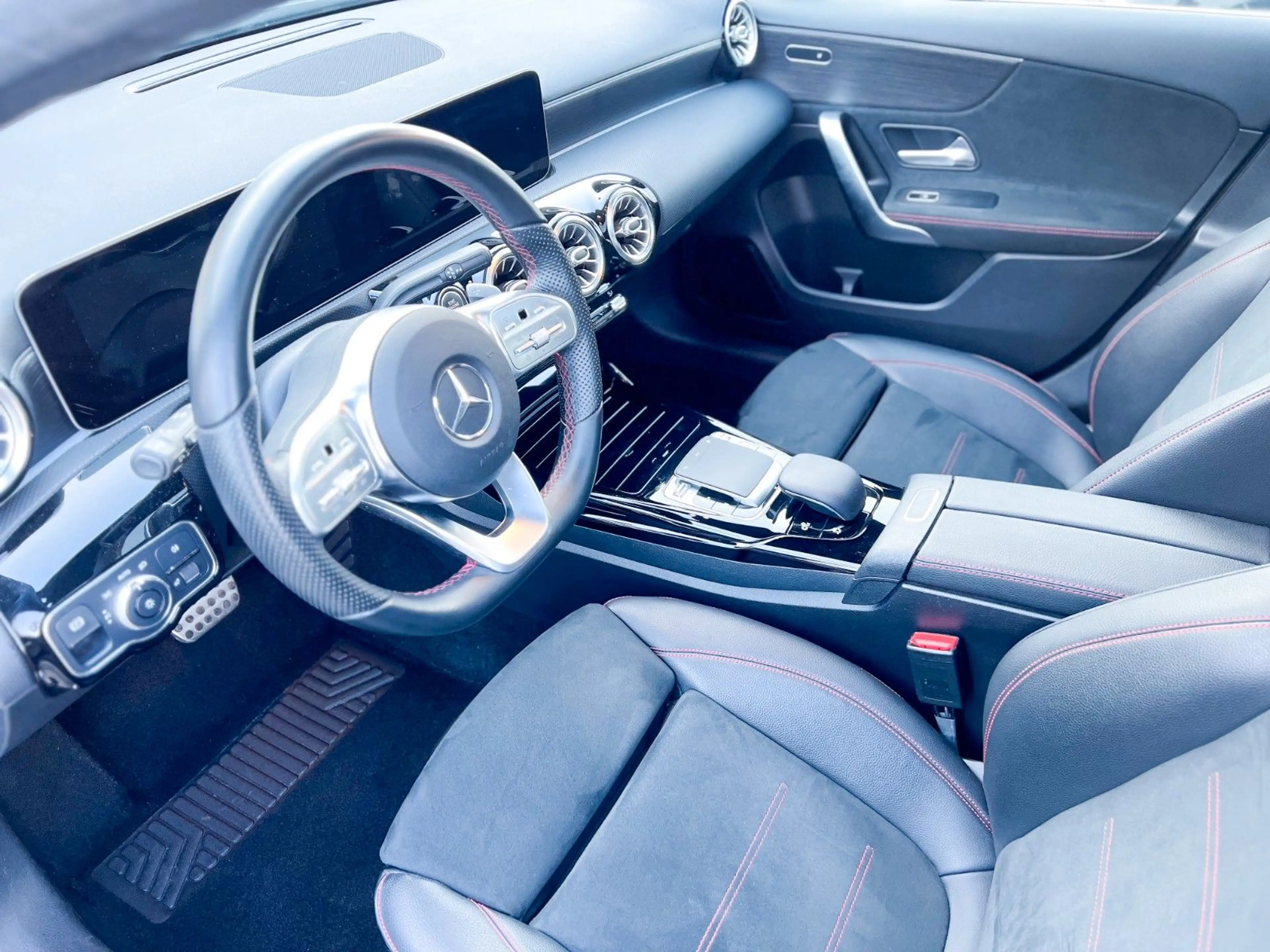 Mercedes-Benz A 35 AMG 4Matic 36.000 km Navi LED 1 Hand ! — photo 4