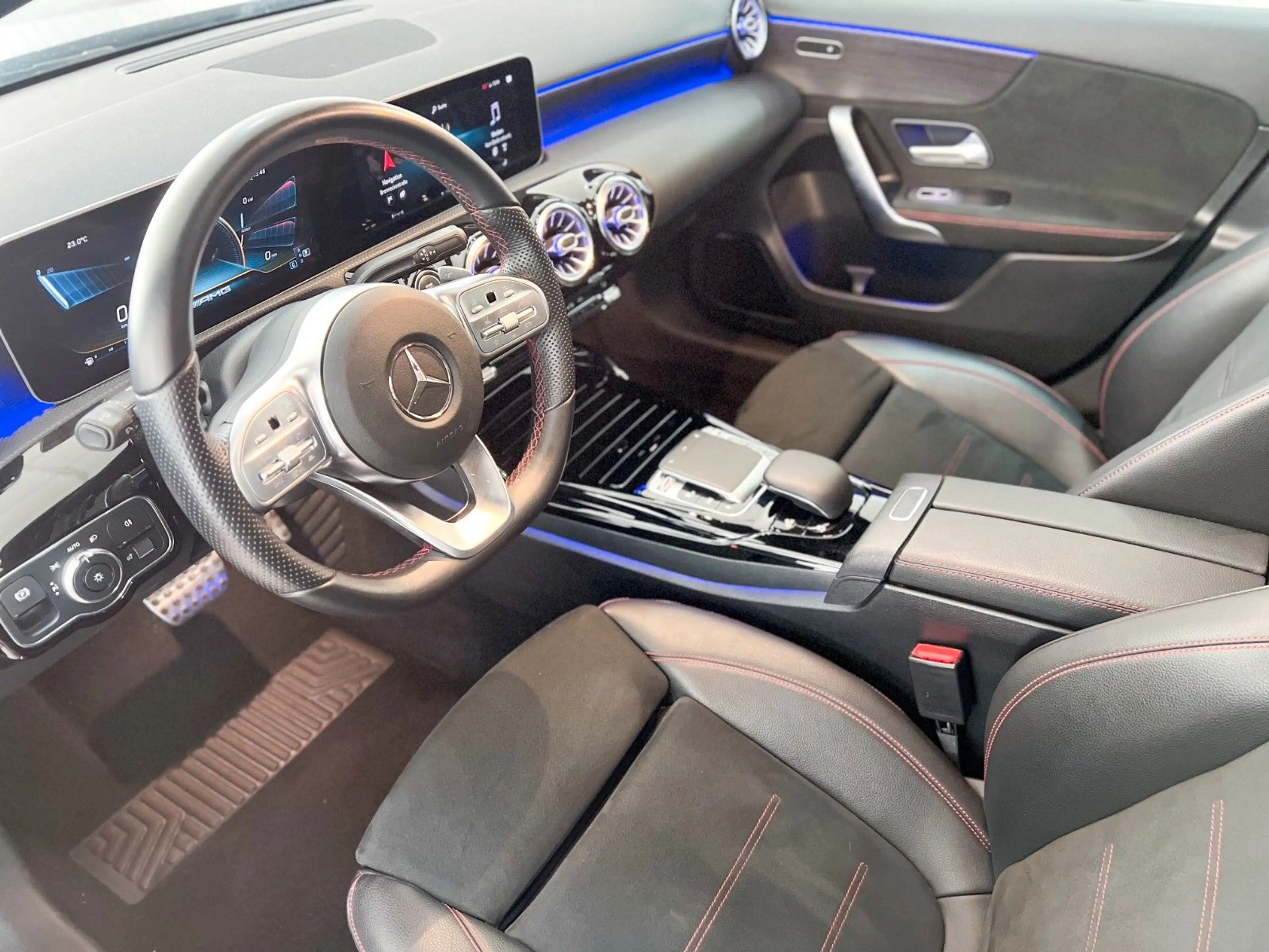 Mercedes-Benz A 35 AMG 4Matic 36.000 km Navi LED 1 Hand ! — photo 5