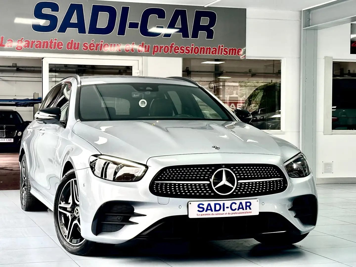 Mercedes-Benz E 300 de 194cv PHEV Break - AMG LINE EDITION Grijs - 1