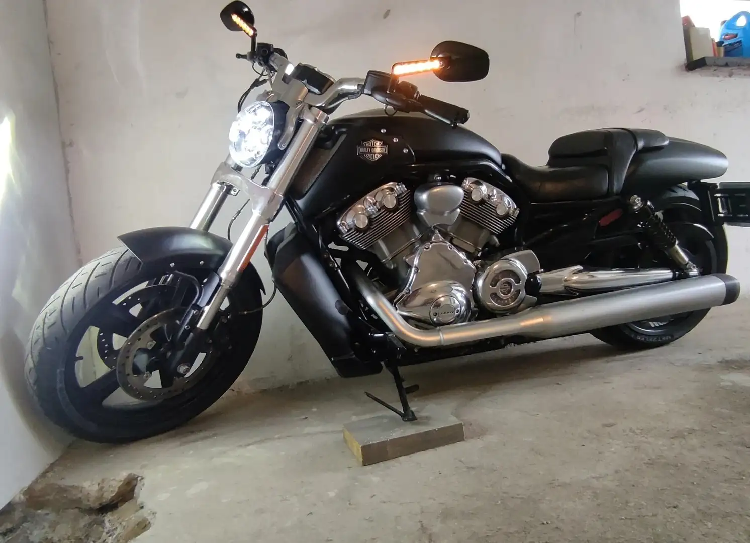Harley-Davidson V-Rod Muscle Negru - 2