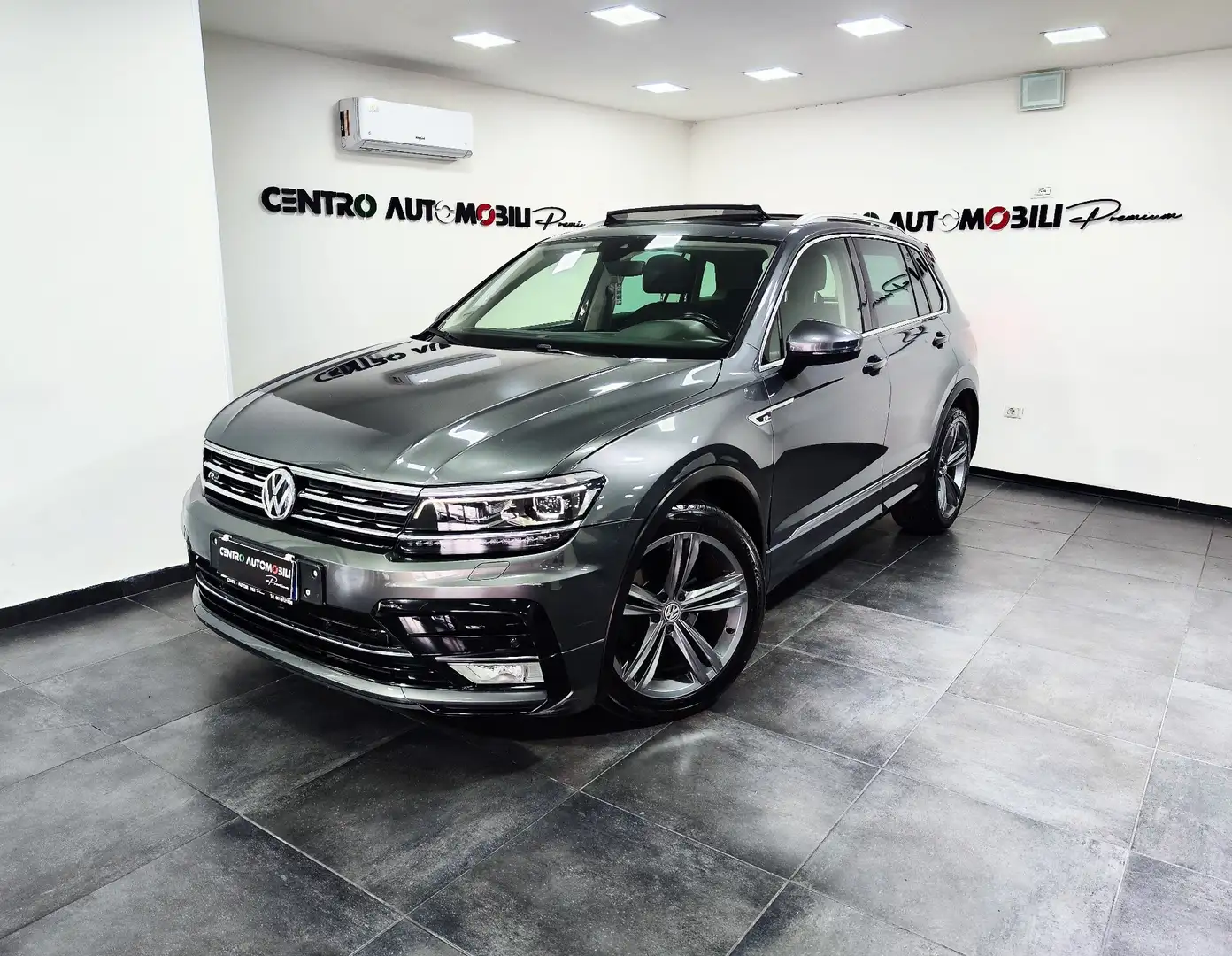 Volkswagen Tiguan 2.0 TDI 150cv DSG RLINE TETTO COCKPIT Gris - 1