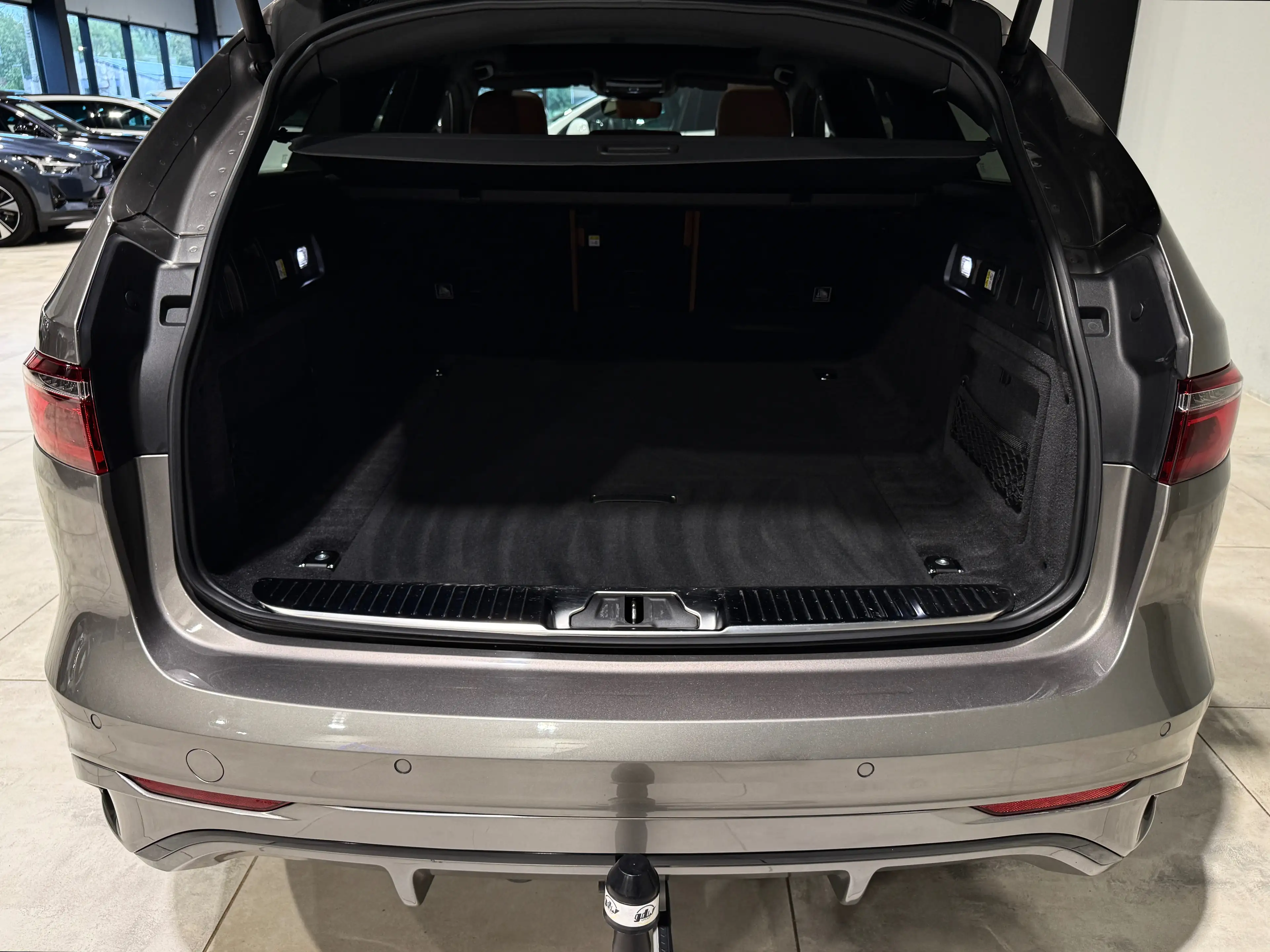 Jaguar XF 2.0 D200 !! R-DYNAMiC !! BLACK EDiTiON !! FULL FULL OPTS !! — photo 7