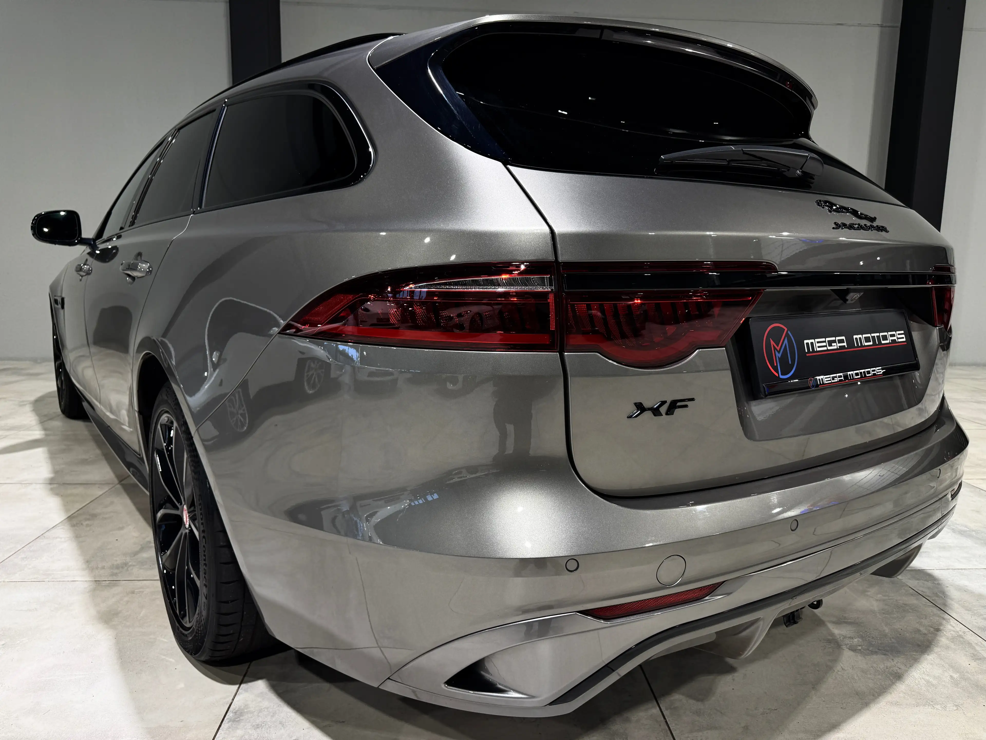 Jaguar XF 2.0 D200 !! R-DYNAMiC !! BLACK EDiTiON !! FULL FULL OPTS !! — photo 4