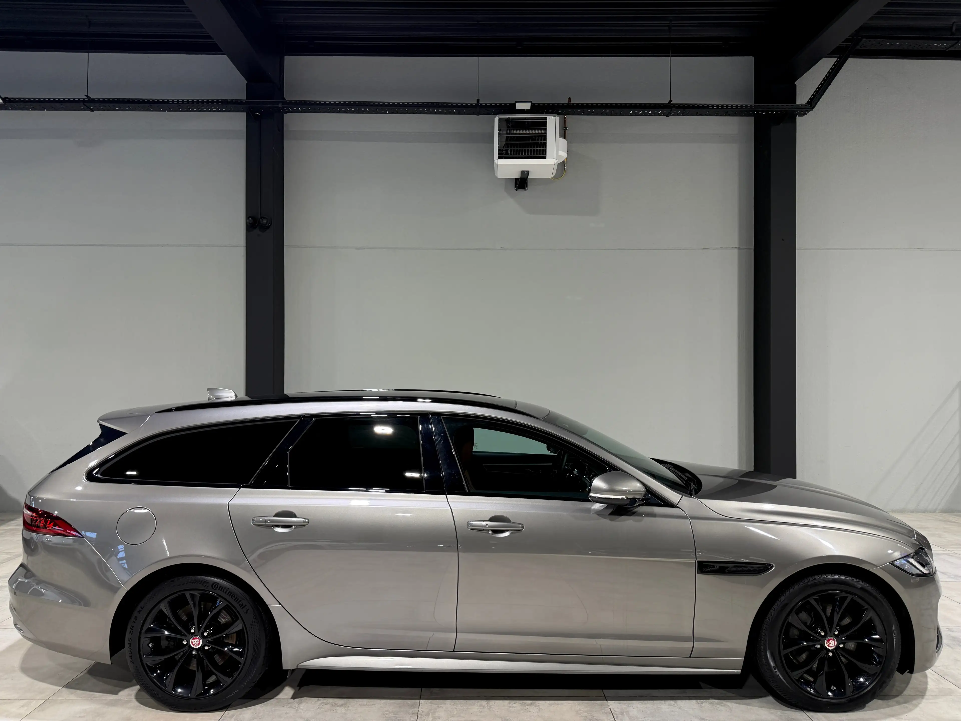 Jaguar XF 2.0 D200 !! R-DYNAMiC !! BLACK EDiTiON !! FULL FULL OPTS !! — photo 8