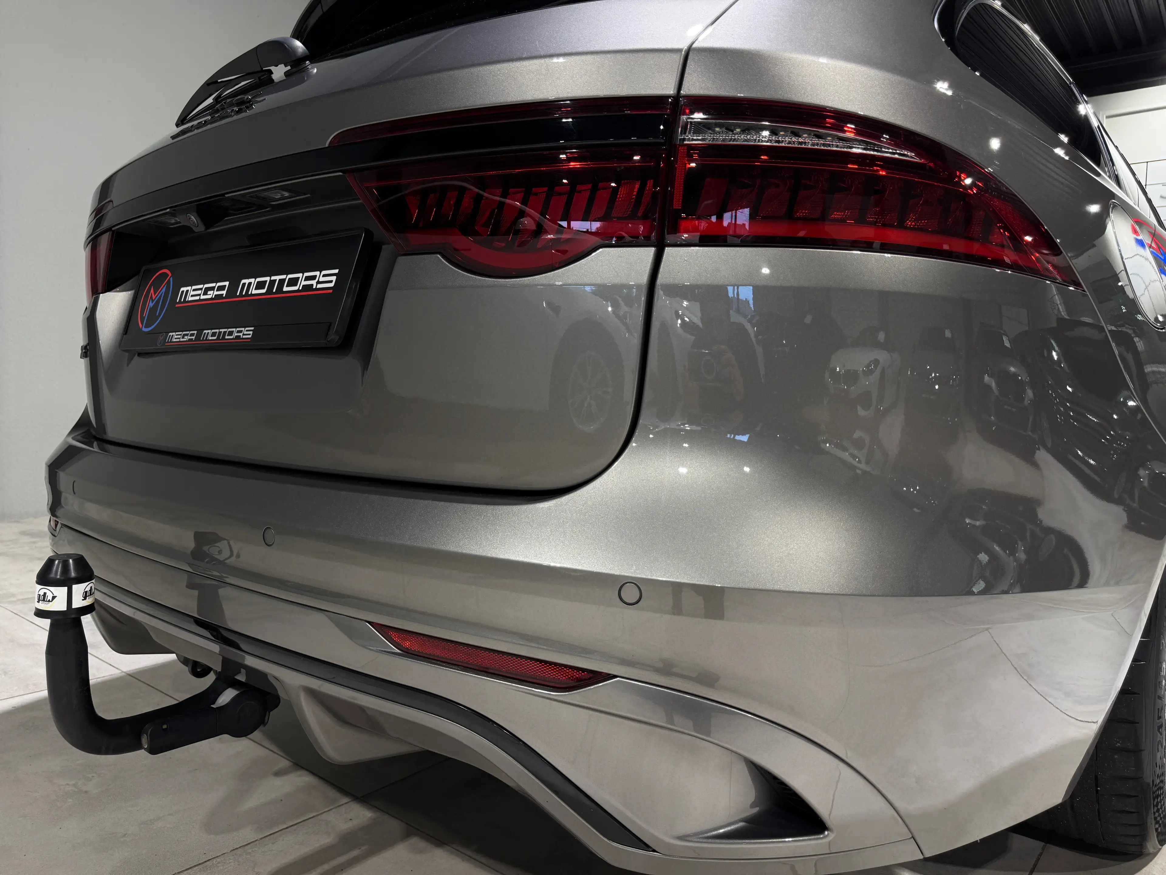Jaguar XF 2.0 D200 !! R-DYNAMiC !! BLACK EDiTiON !! FULL FULL OPTS !! — photo 9