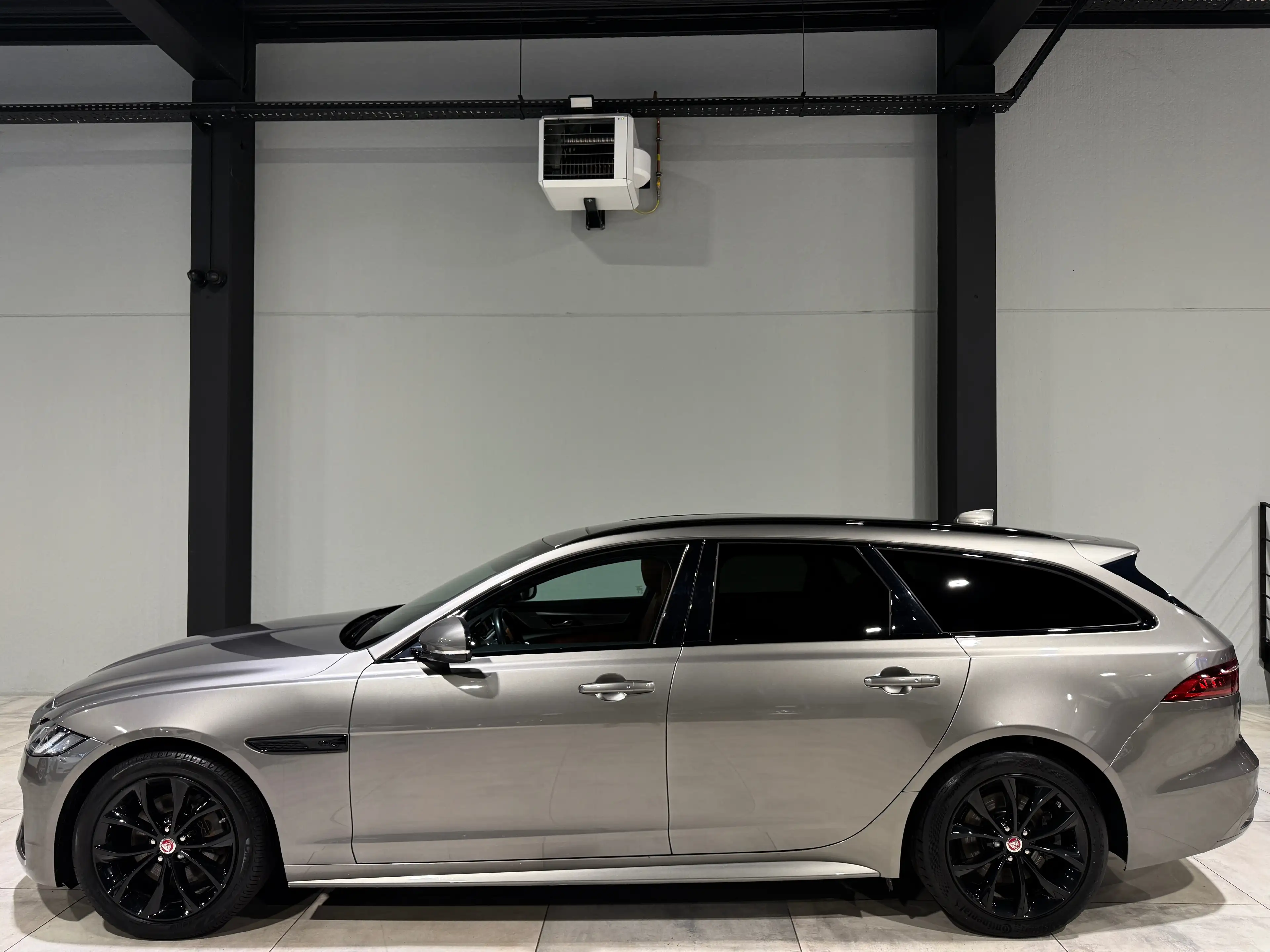 Jaguar XF 2.0 D200 !! R-DYNAMiC !! BLACK EDiTiON !! FULL FULL OPTS !! — photo 6