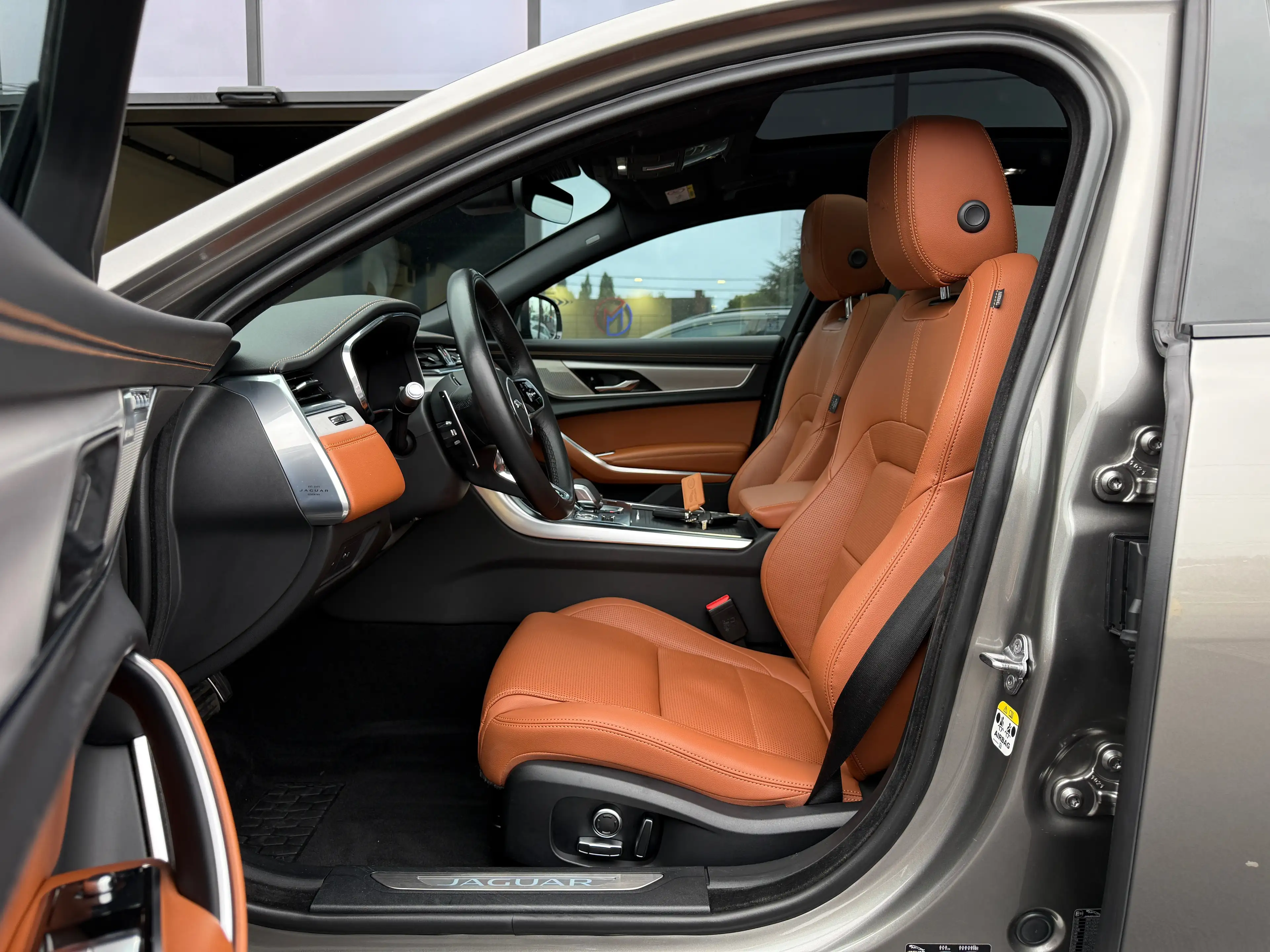 Jaguar XF 2.0 D200 !! R-DYNAMiC !! BLACK EDiTiON !! FULL FULL OPTS !! — photo 13