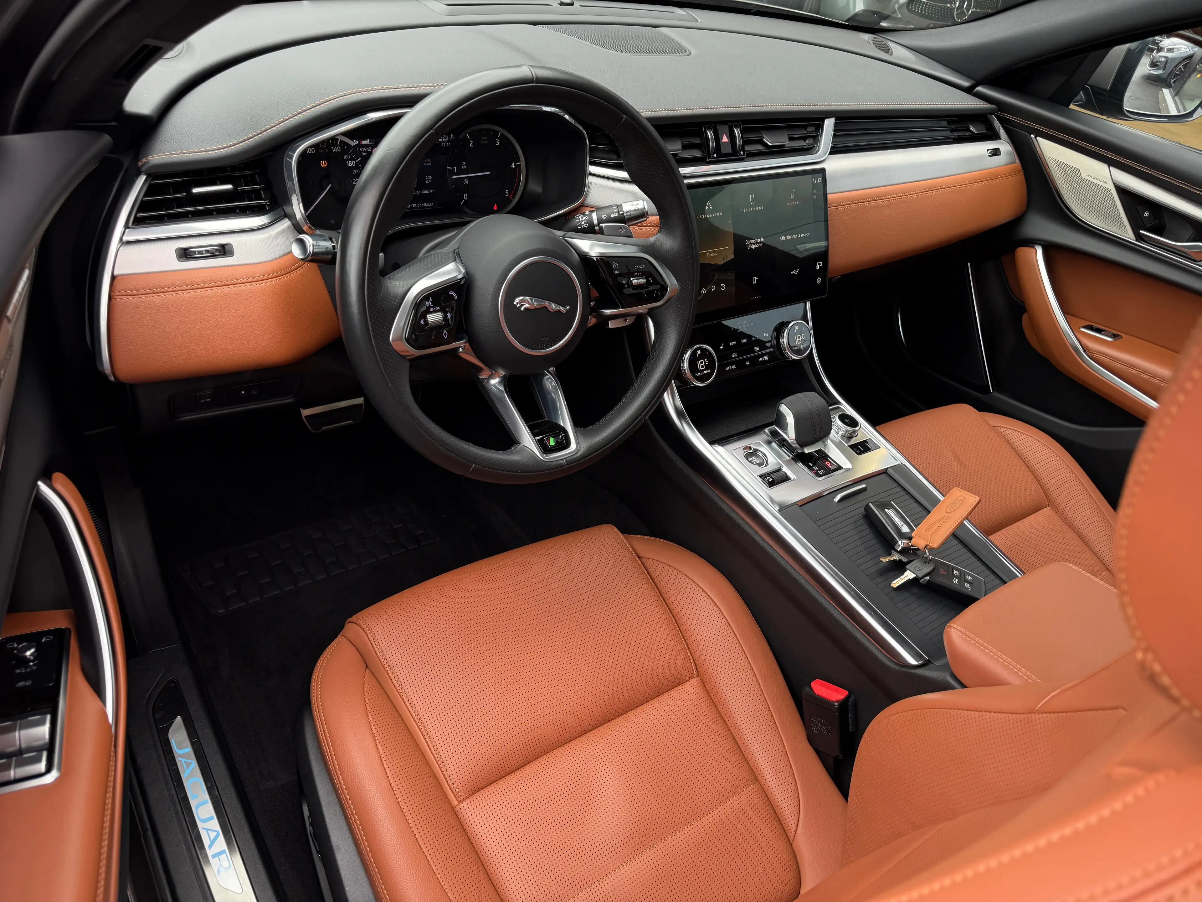 Jaguar XF 2.0 D200 !! R-DYNAMiC !! BLACK EDiTiON !! FULL FULL OPTS !! — photo 11