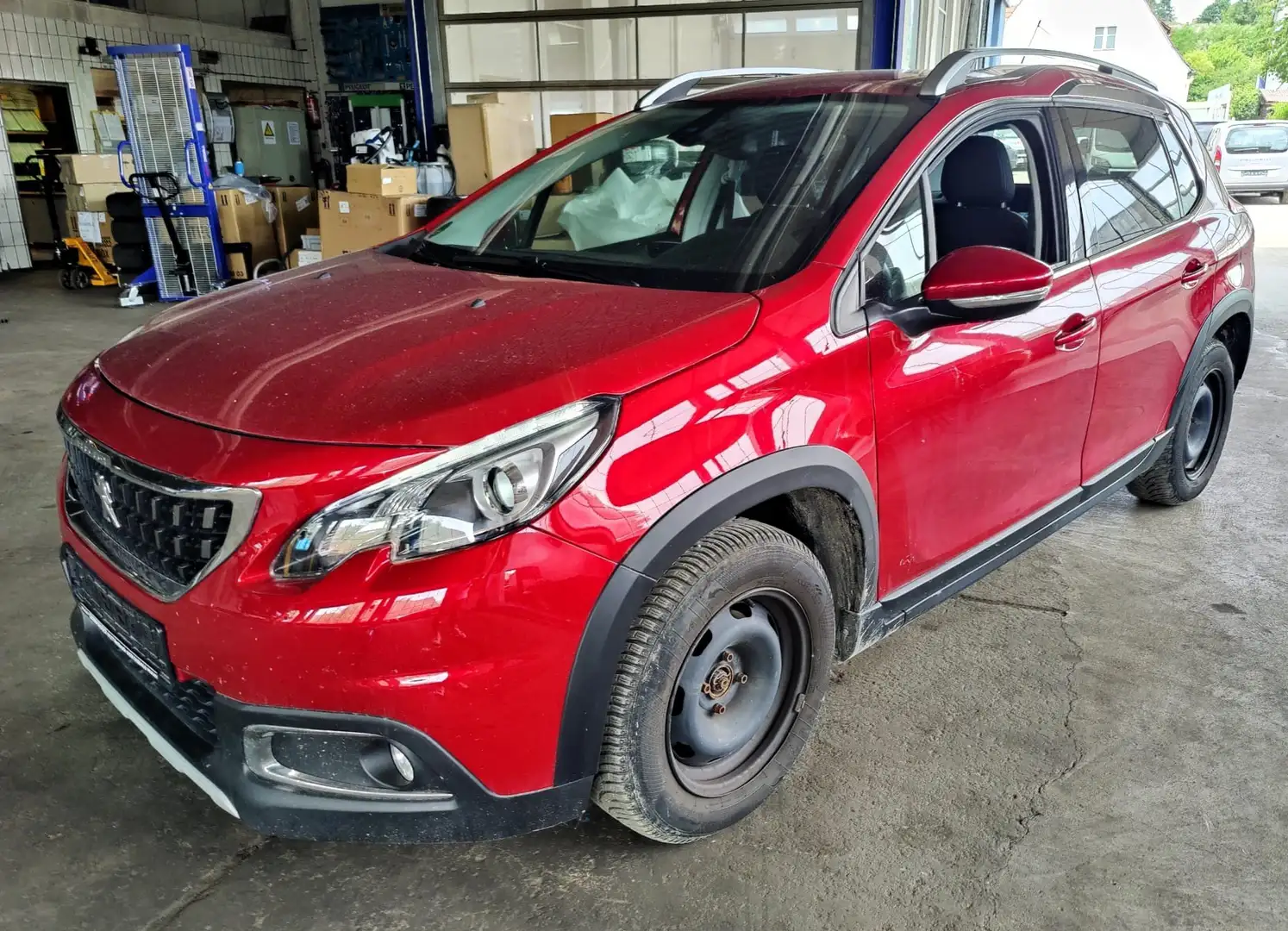 Peugeot 2008 Allure 1.2 e-thp Rouge - 1