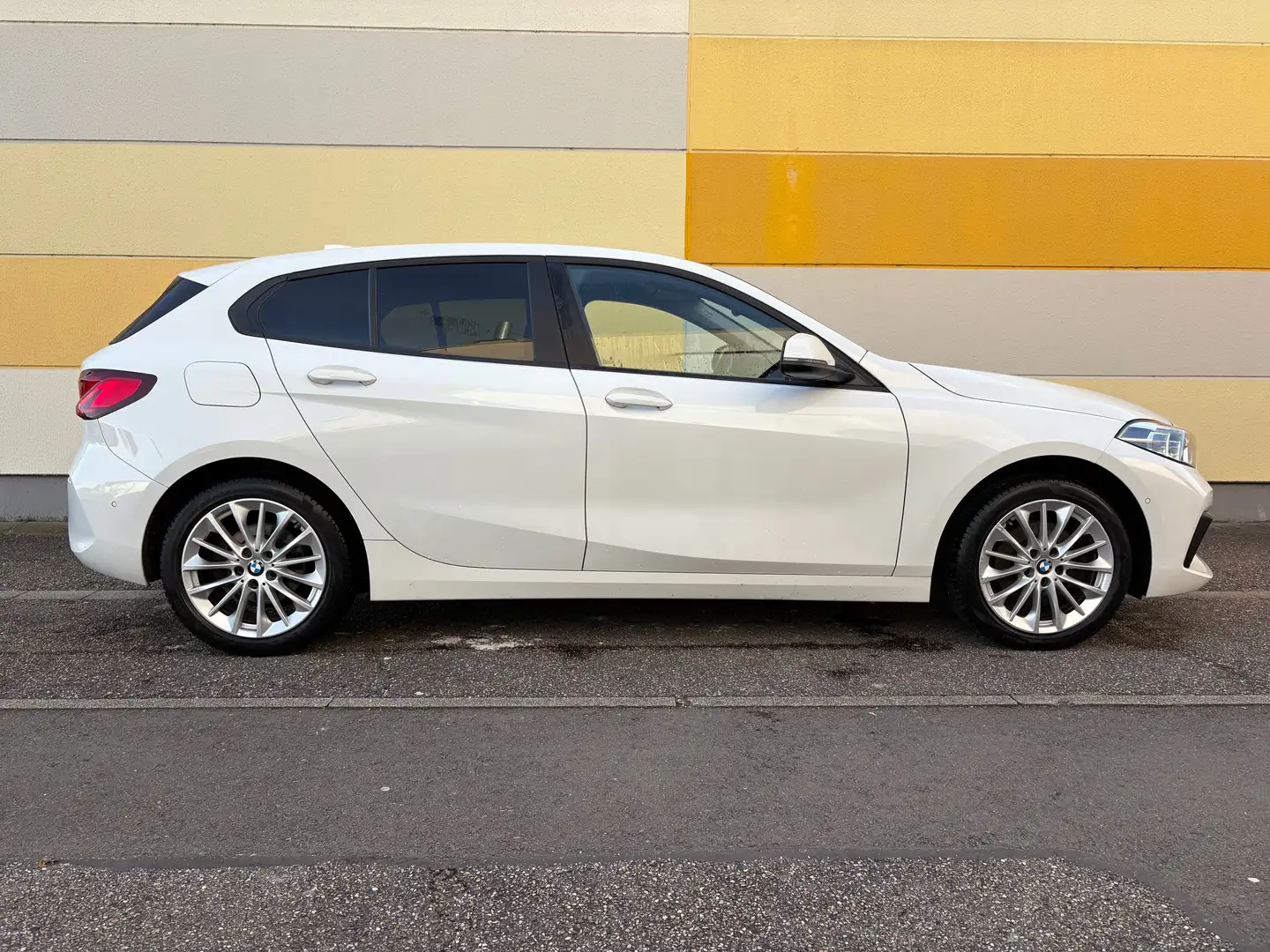 BMW 118 118 I Advantage M Sport LiCoPro LED*R-Cam*CarPlay Weiß - 2