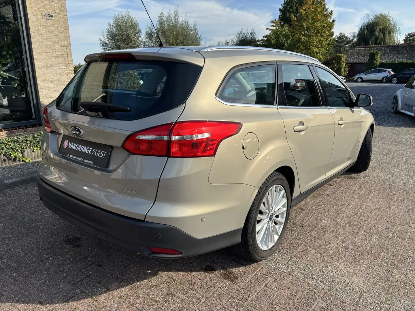 Ford Focus Wagon 1.0 Turbo First Edition Navigatie / All-Seas Gris - 2