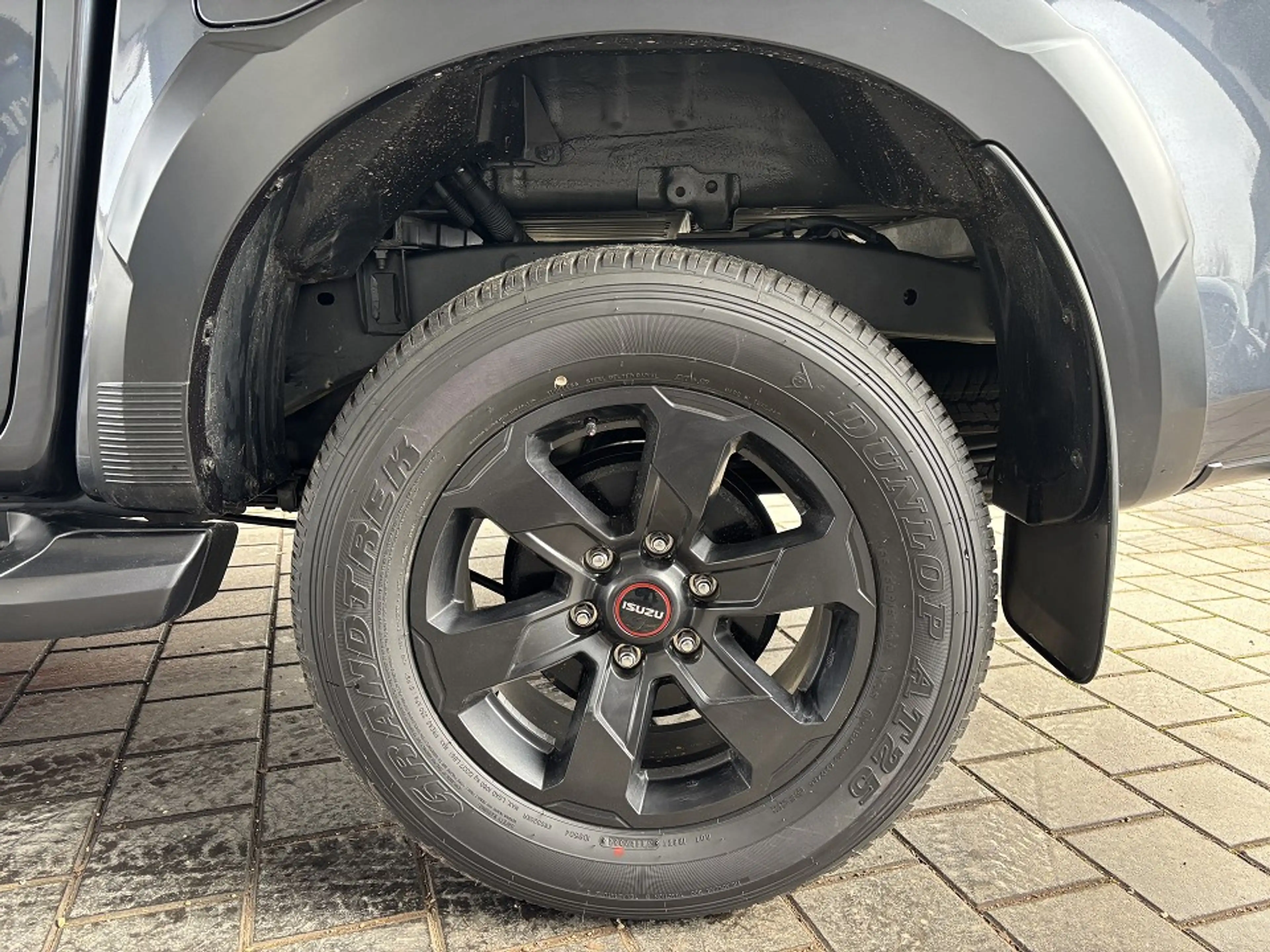 Isuzu D-Max Double Cab 4x4 AHK V-Cross A/T — photo 8