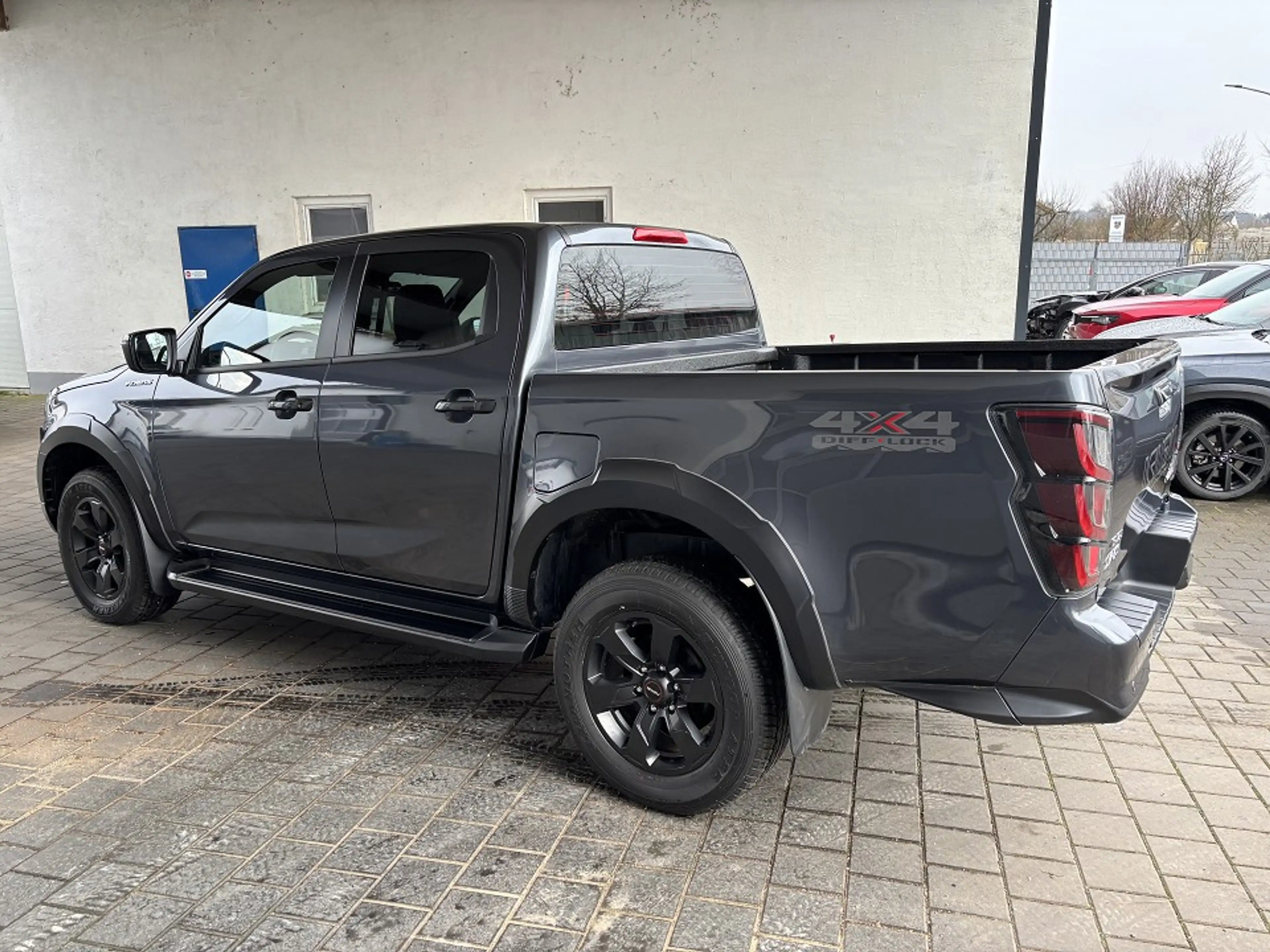 Isuzu D-Max Double Cab 4x4 AHK V-Cross A/T — photo 7