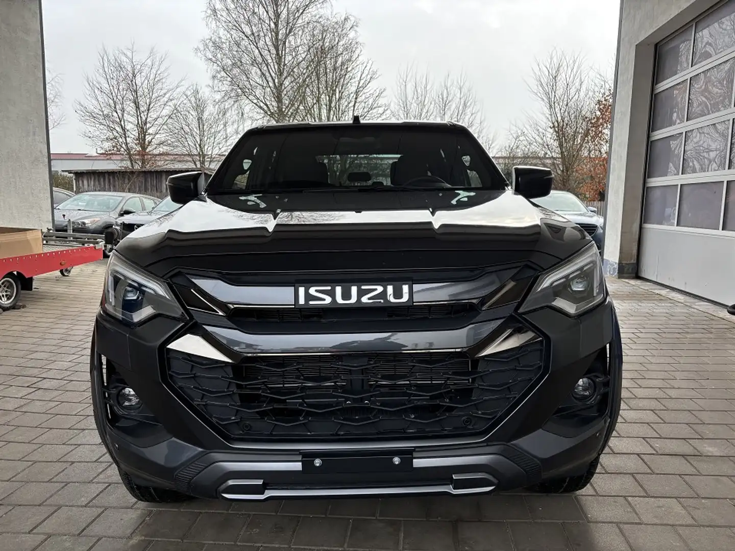 Isuzu D-Max Double Cab 4x4 AHK V-Cross A/T Grau - 2