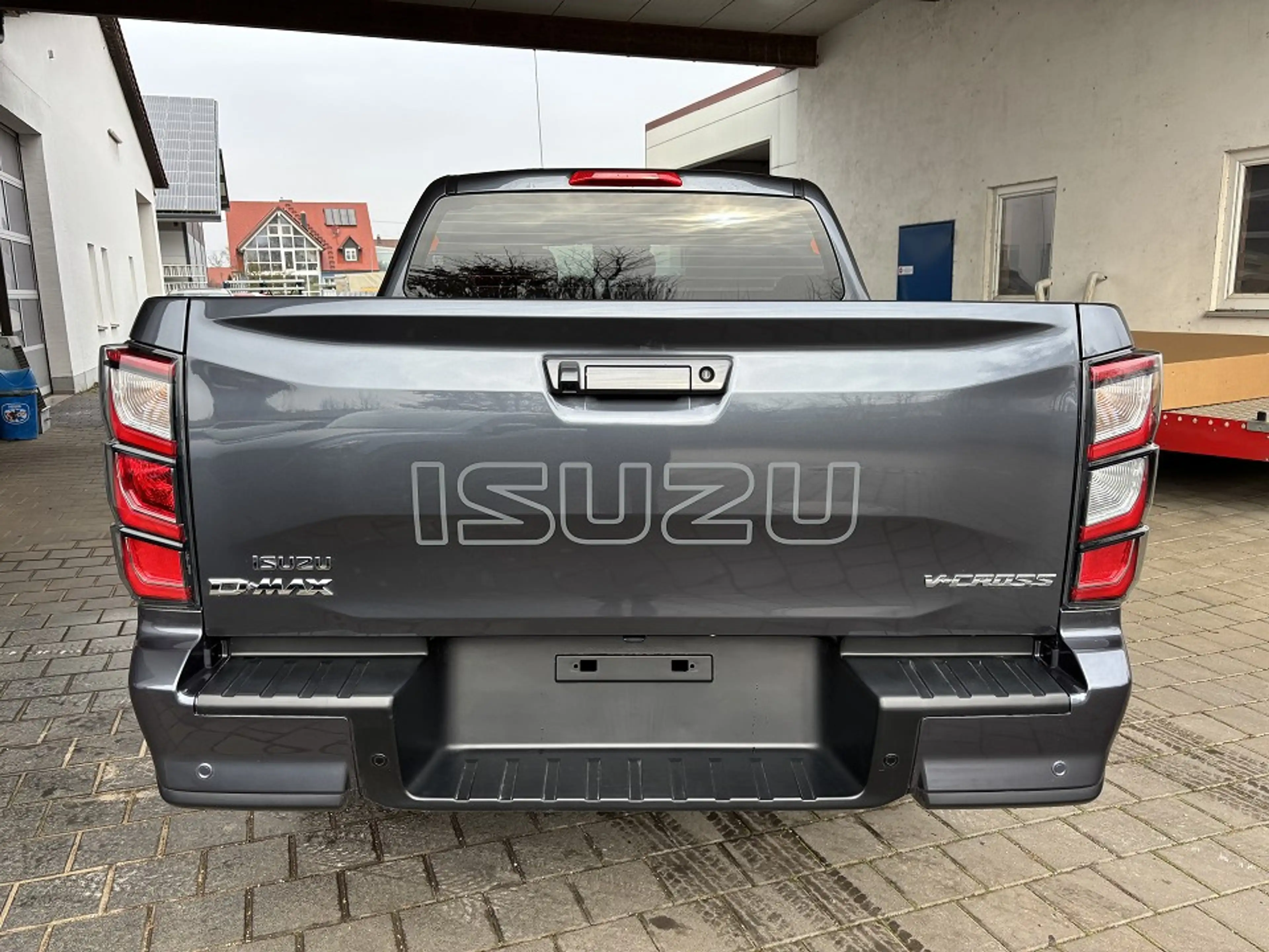 Isuzu D-Max Double Cab 4x4 AHK V-Cross A/T — photo 5