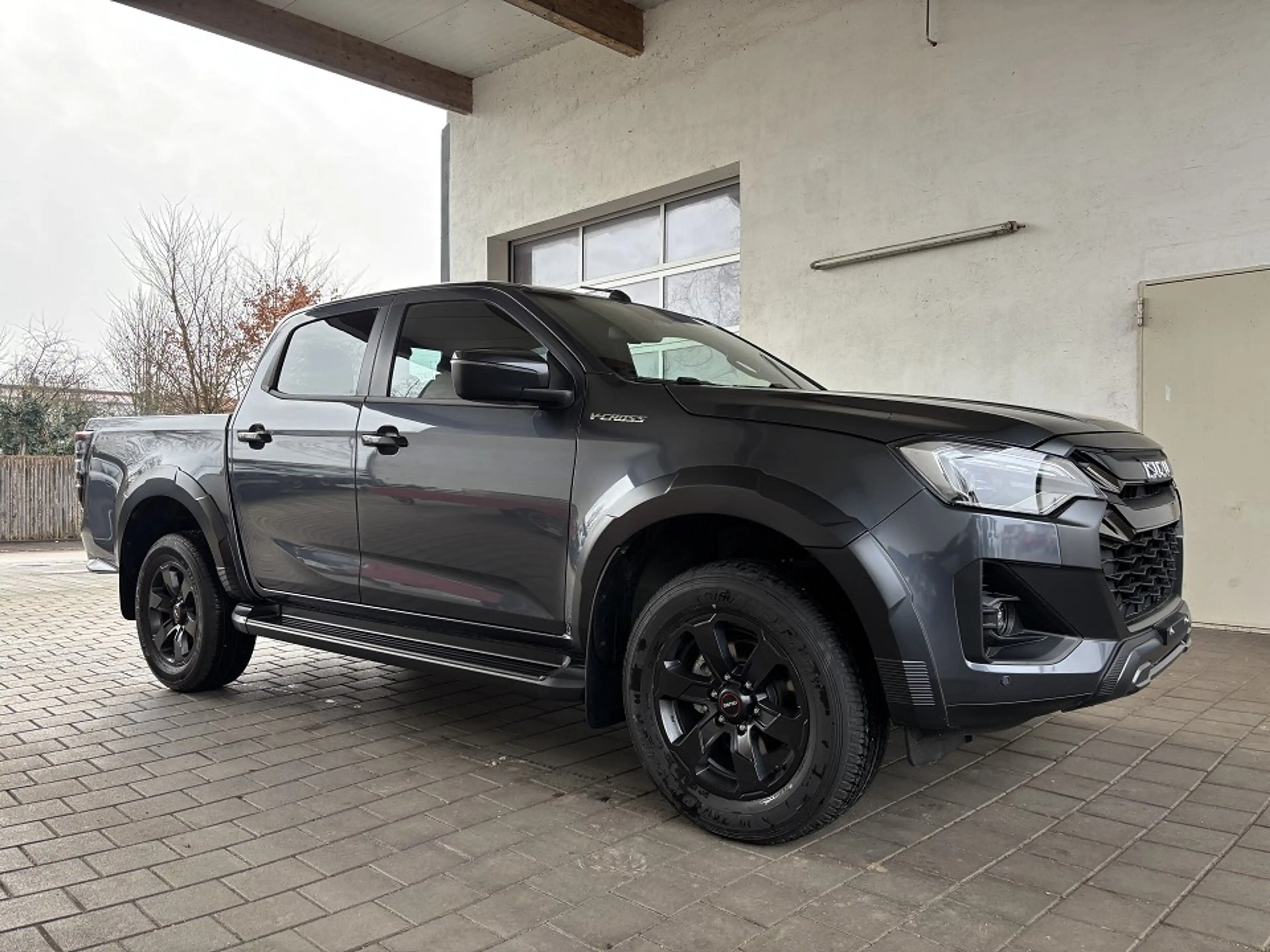 Isuzu D-Max Double Cab 4x4 AHK V-Cross A/T