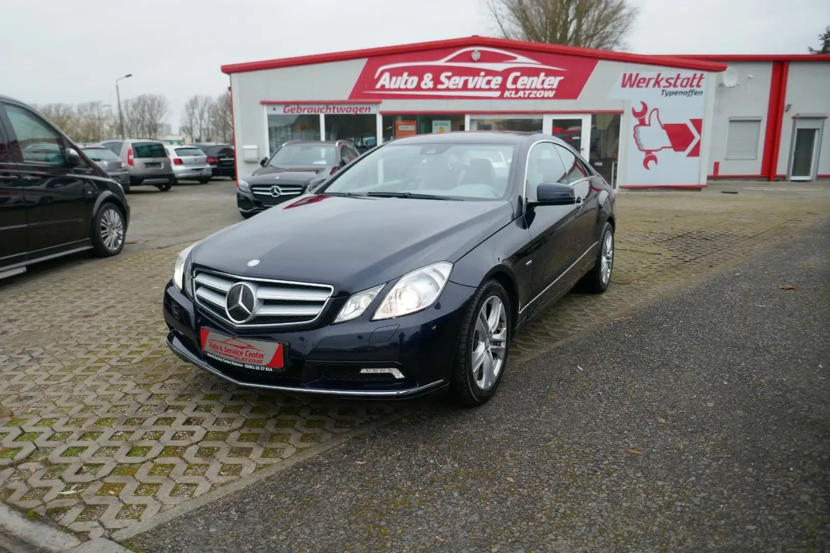Mercedes-Benz E 350 Coupé CGI BlueEFFICIENCY XENON Blauw - 1