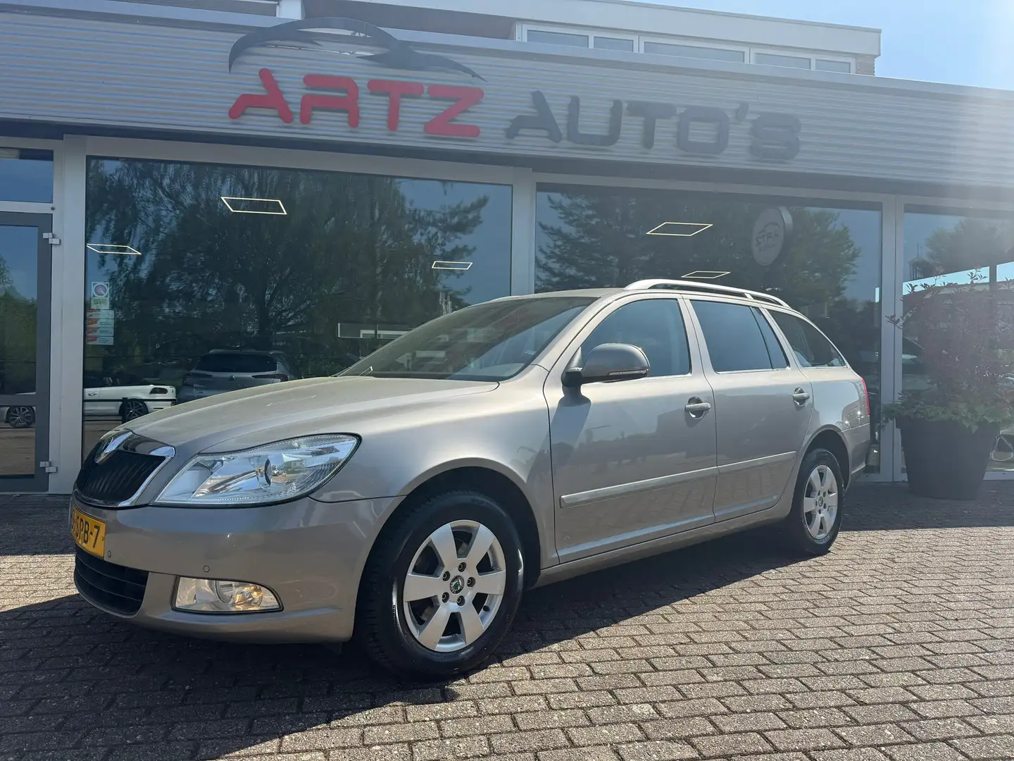 Skoda Octavia Combi 1.2 TSI Elegance Automaat l Xenon Beige - 1