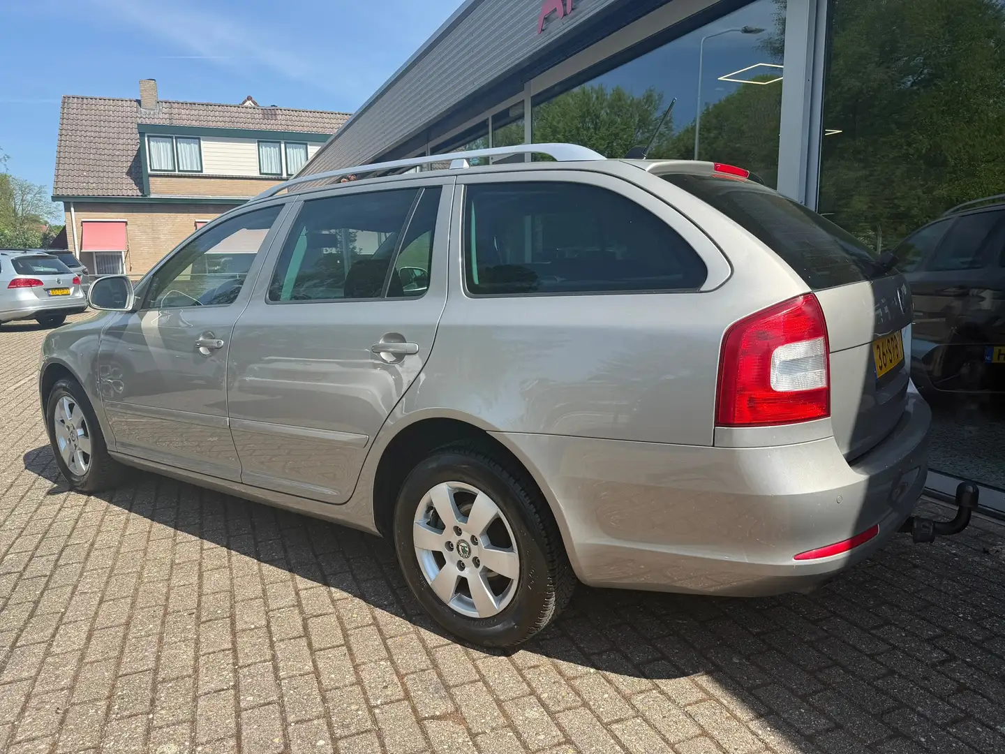 Skoda Octavia Combi 1.2 TSI Elegance Automaat l Xenon Beige - 2