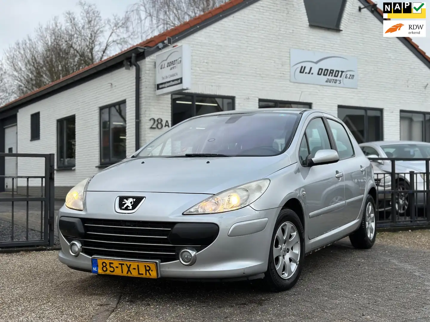 Peugeot 307 1.6-16V Premium Automaat. Gris - 1
