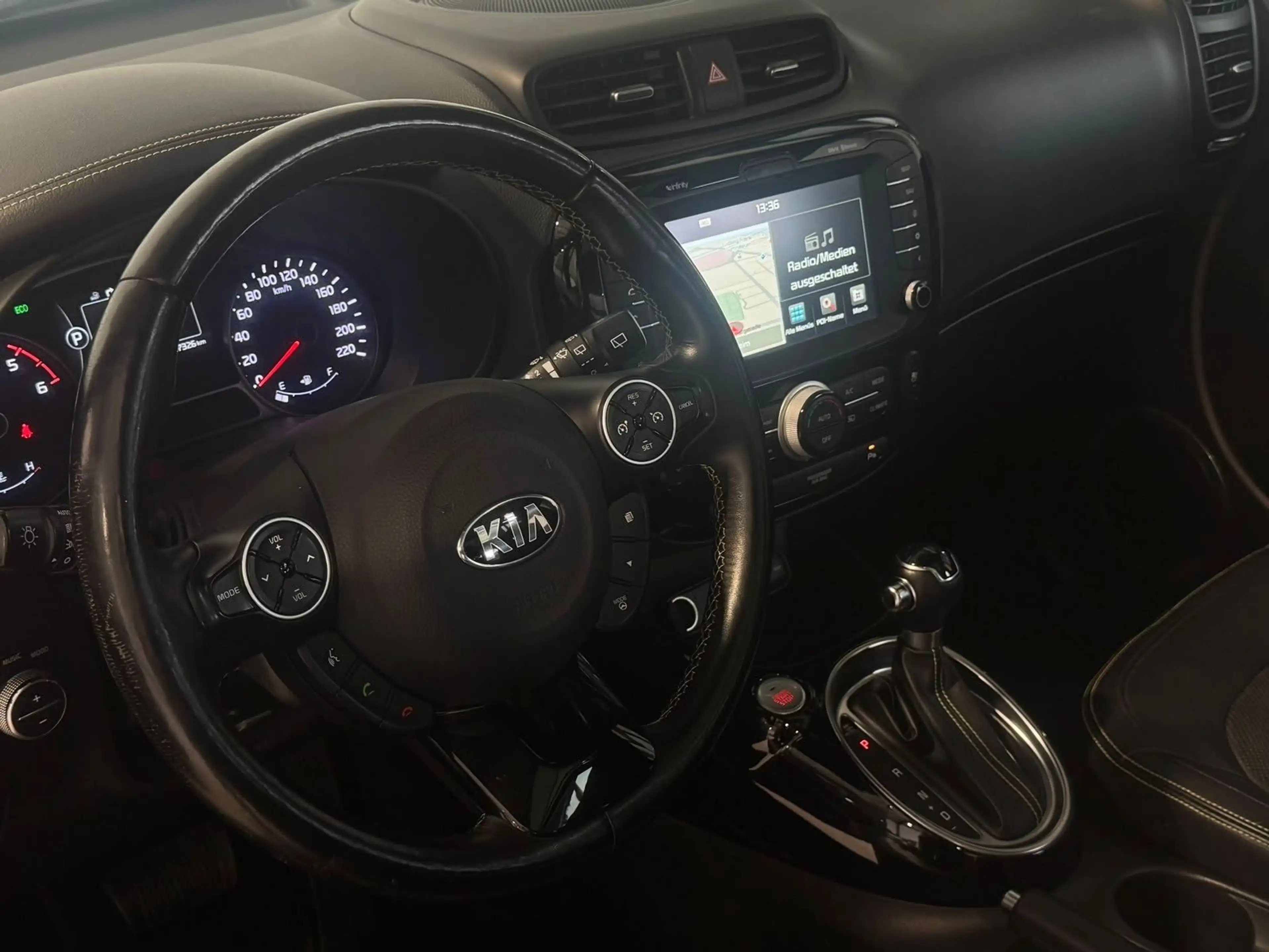 Kia Soul SOUL SPIRIT LEDER NAVI XENO PANO AHK 2HD — photo 11