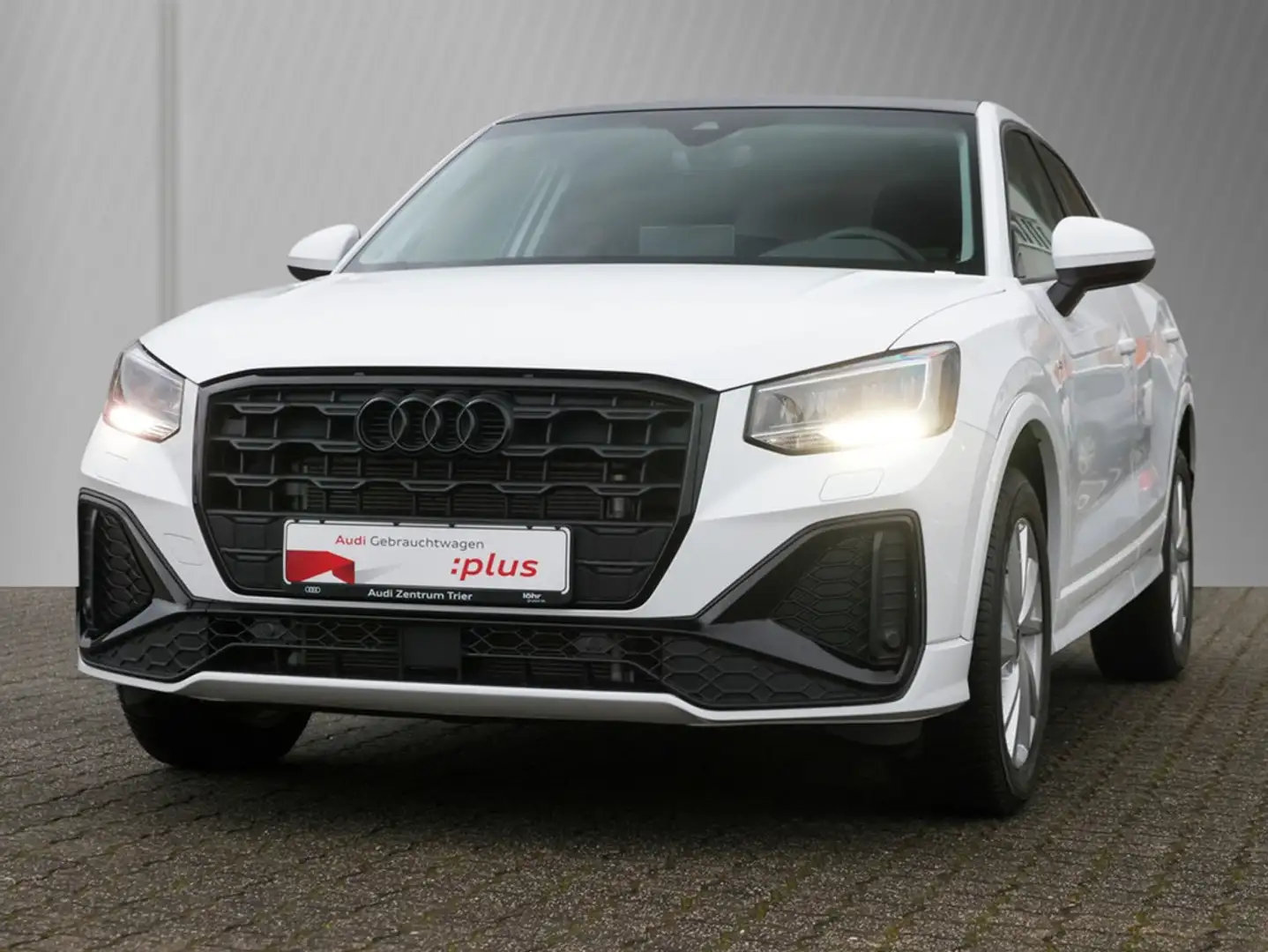 Audi Q2 35 TFSI S line 6 Gang Weiß - 2