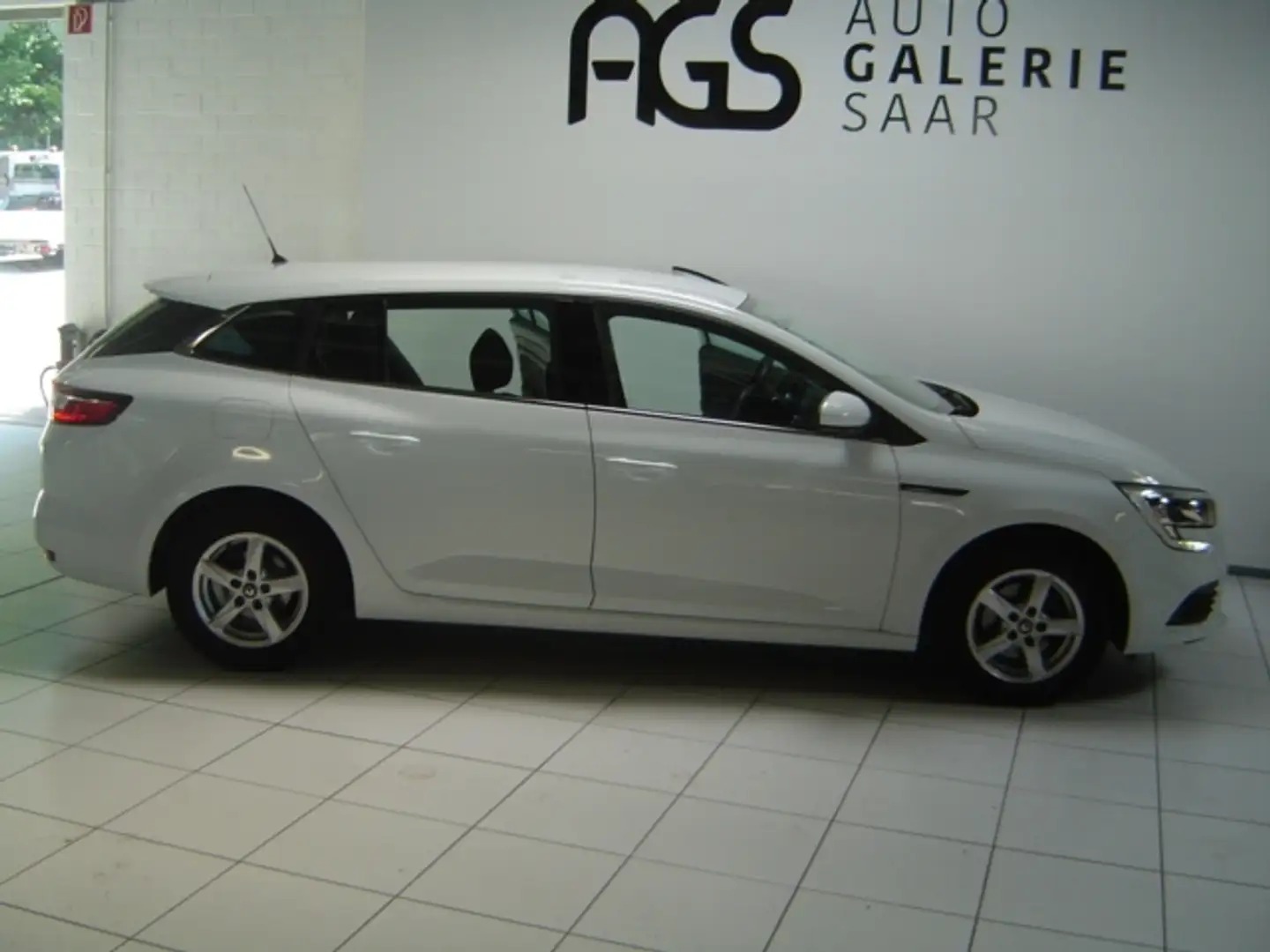 Renault Megane IV Grandtour Life 1.3 TCe 115 EU6d-T Temp Berganfa White - 1