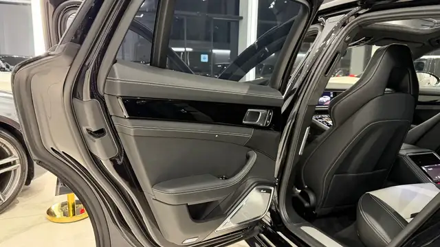 Porsche Panamera Turbo S E-Hybrid PHEV Aut. Ansicht 28