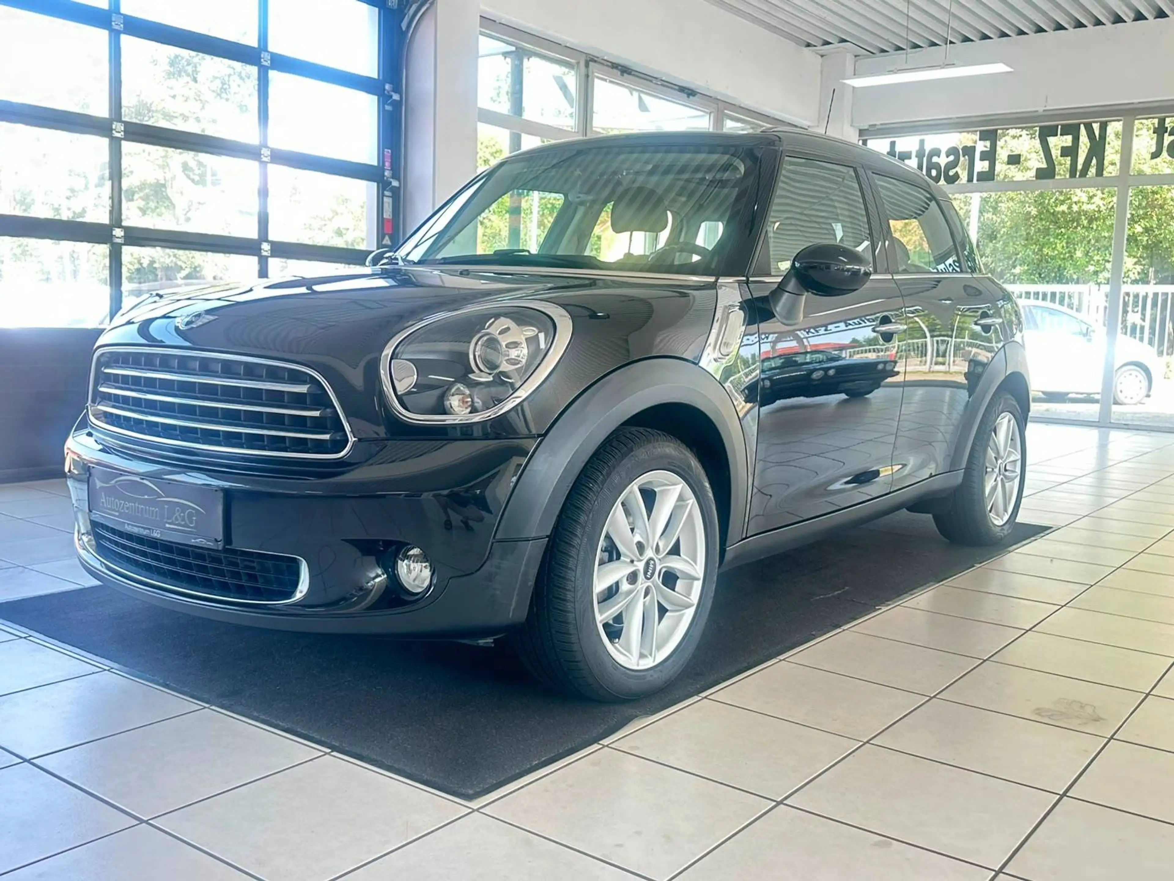 MINI Cooper D Countryman Cooper D — photo 2