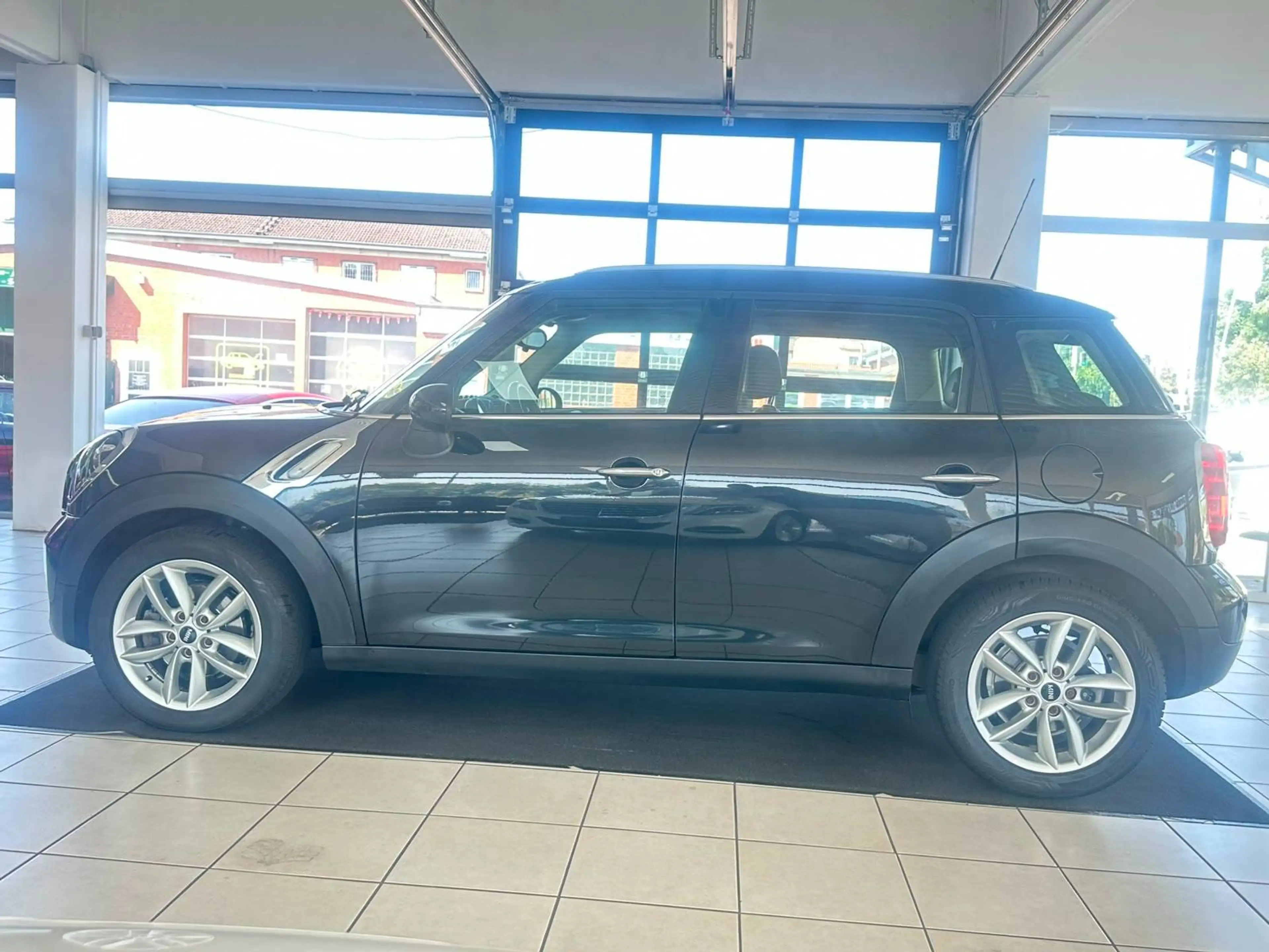 MINI Cooper D Countryman Cooper D — photo 8