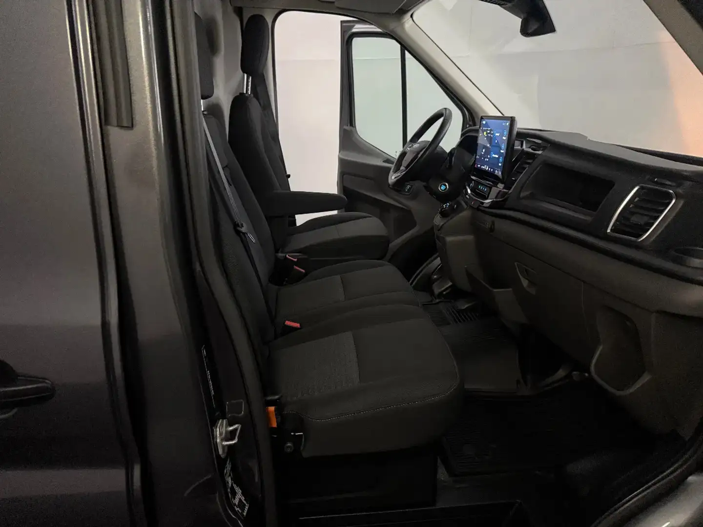 Ford E-Transit 68KWH L3H2 l 100% ELEKTRISCH l NAVI l CAMERA l ACC Grijs - 2
