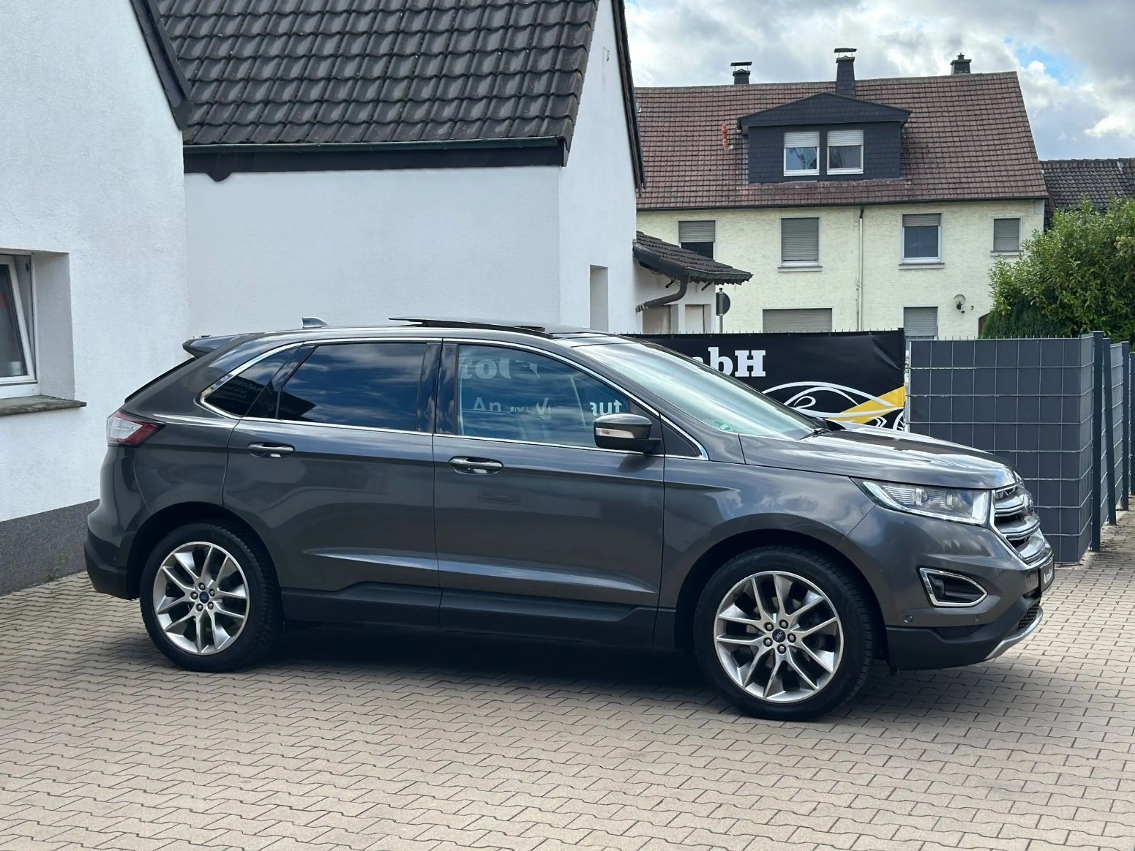 Ford Edge Titanium 4x4*Pano*Leder*Assist*LED*AHK*TÜV* — photo 5