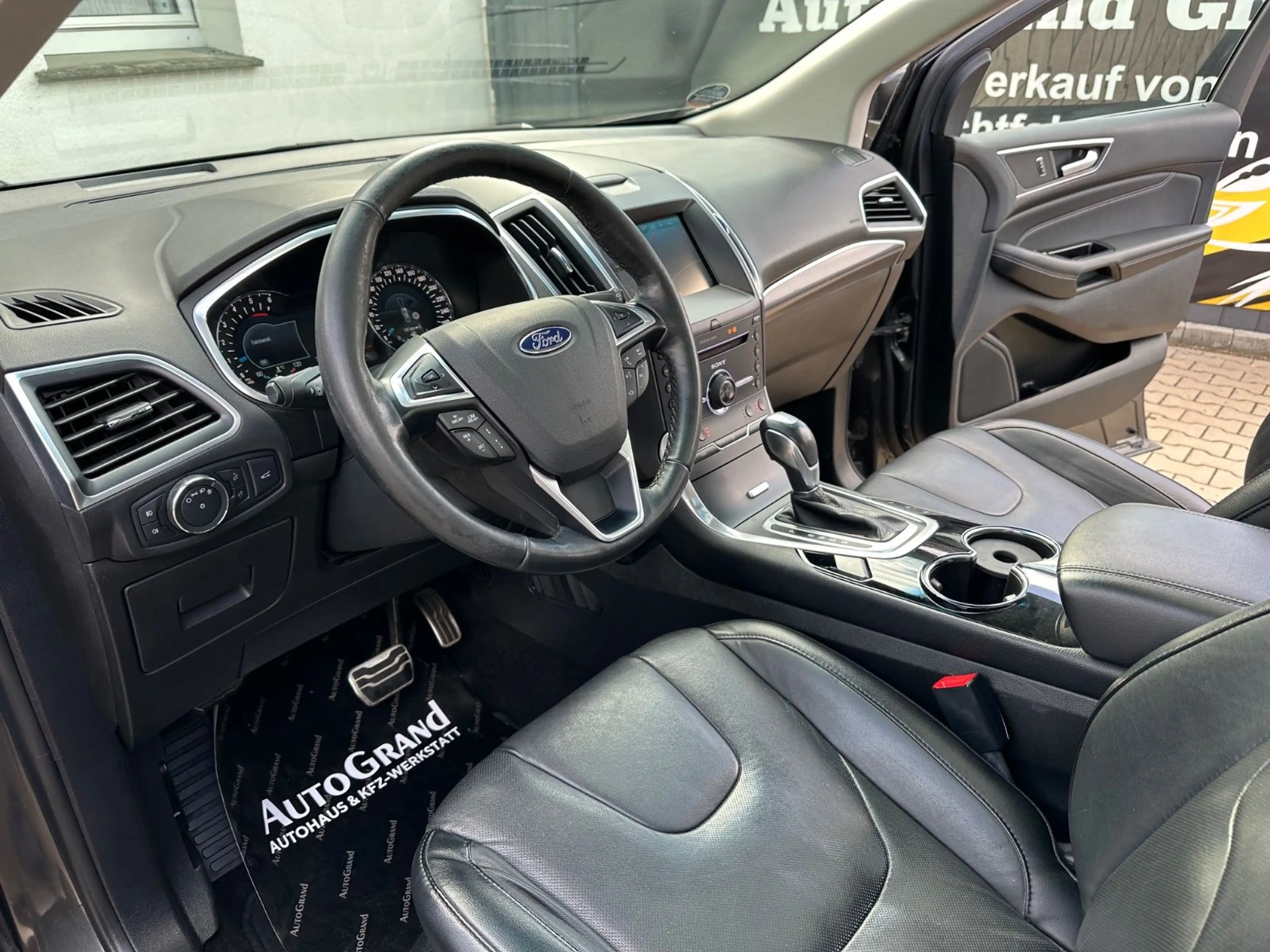 Ford Edge Titanium 4x4*Pano*Leder*Assist*LED*AHK*TÜV* — photo 11