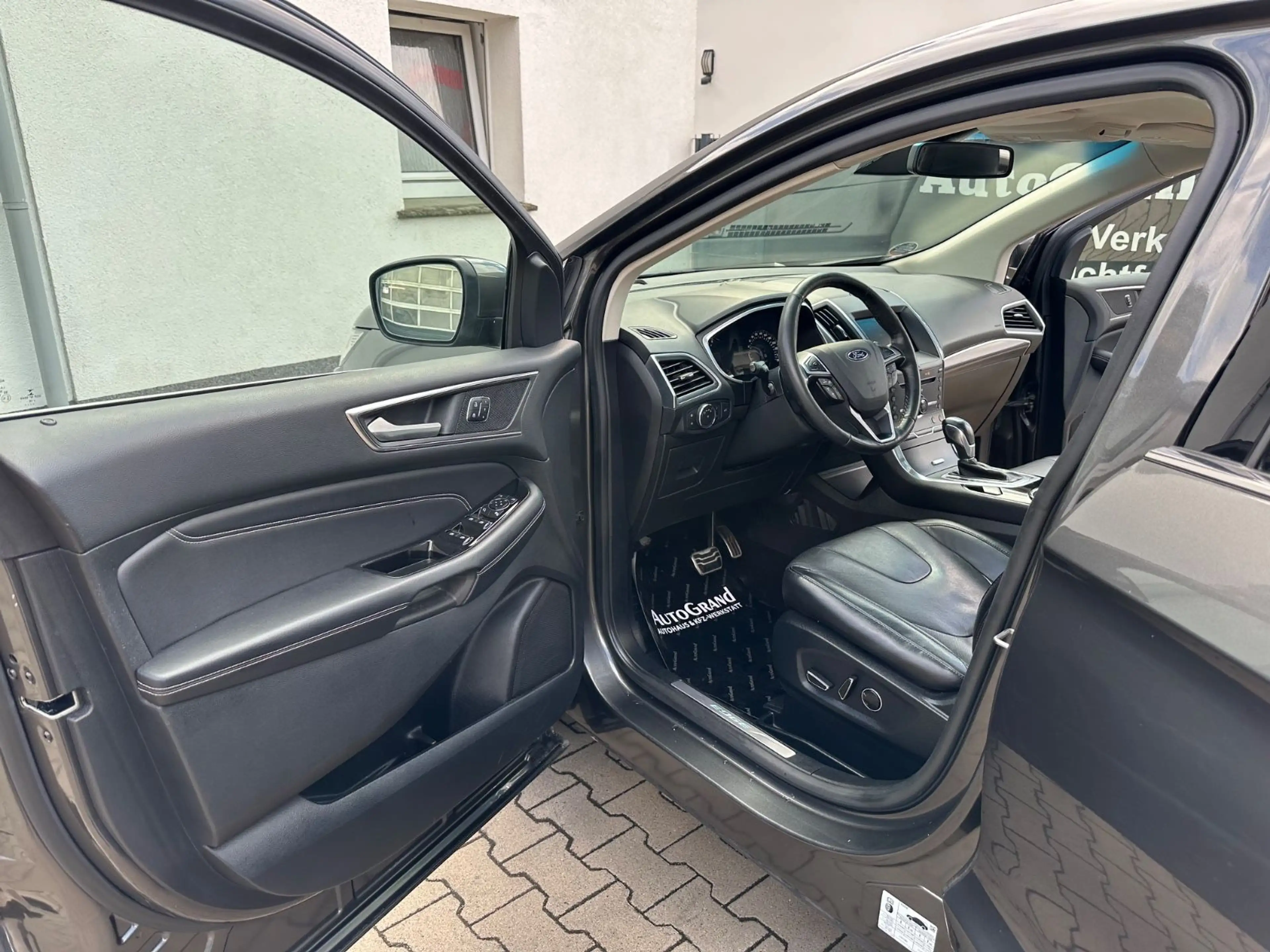 Ford Edge Titanium 4x4*Pano*Leder*Assist*LED*AHK*TÜV* — photo 10