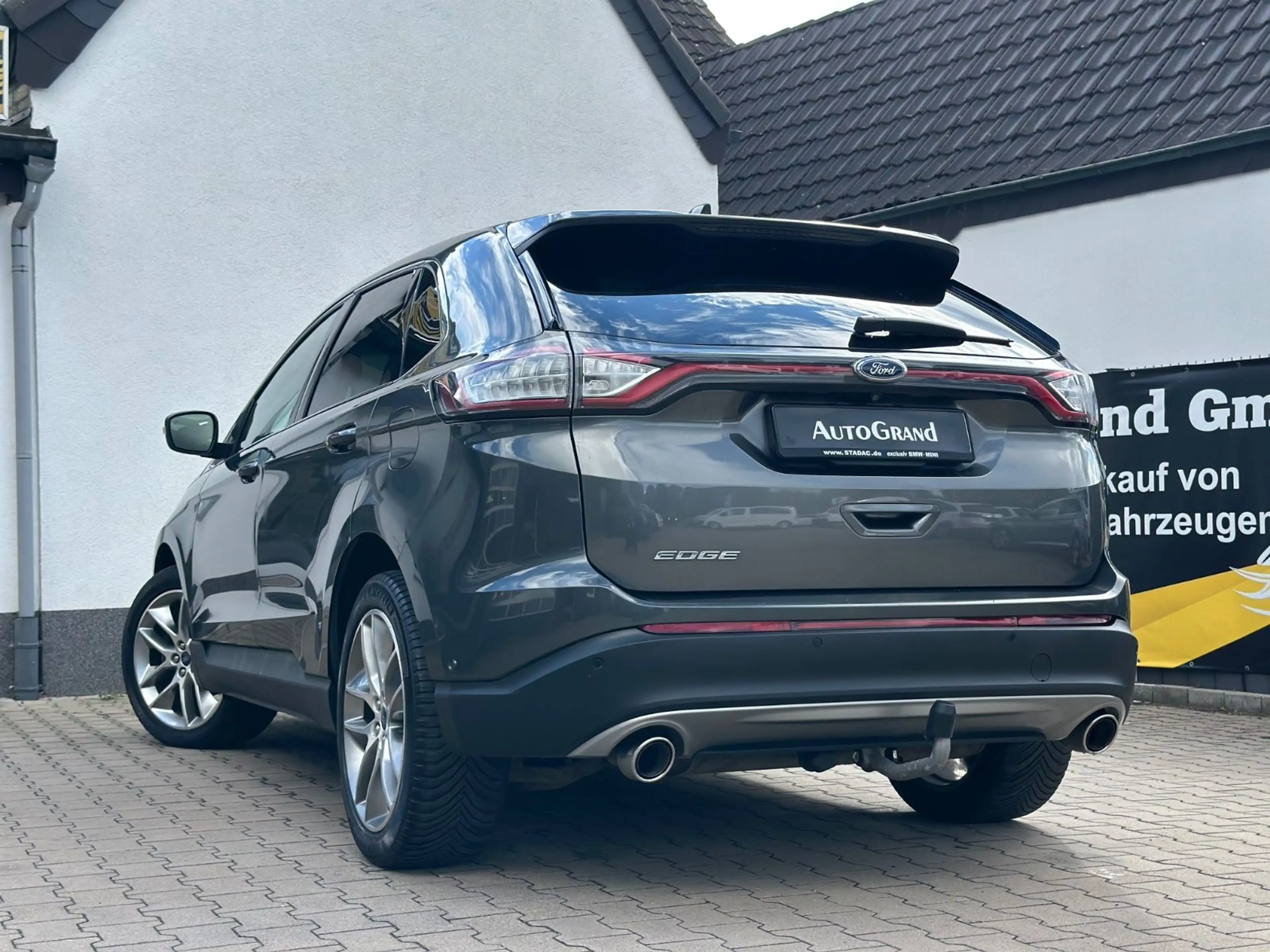 Ford Edge Titanium 4x4*Pano*Leder*Assist*LED*AHK*TÜV* — photo 3