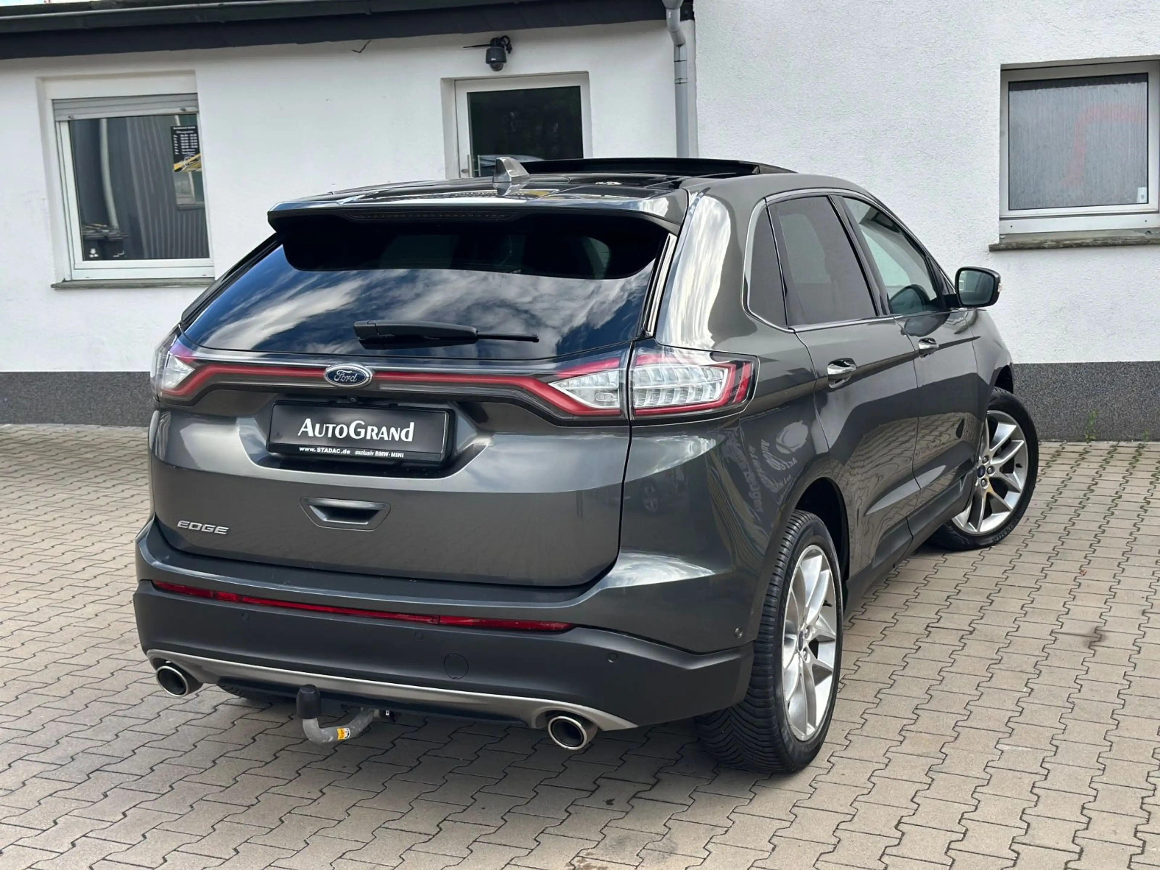 Ford Edge Titanium 4x4*Pano*Leder*Assist*LED*AHK*TÜV* — photo 9