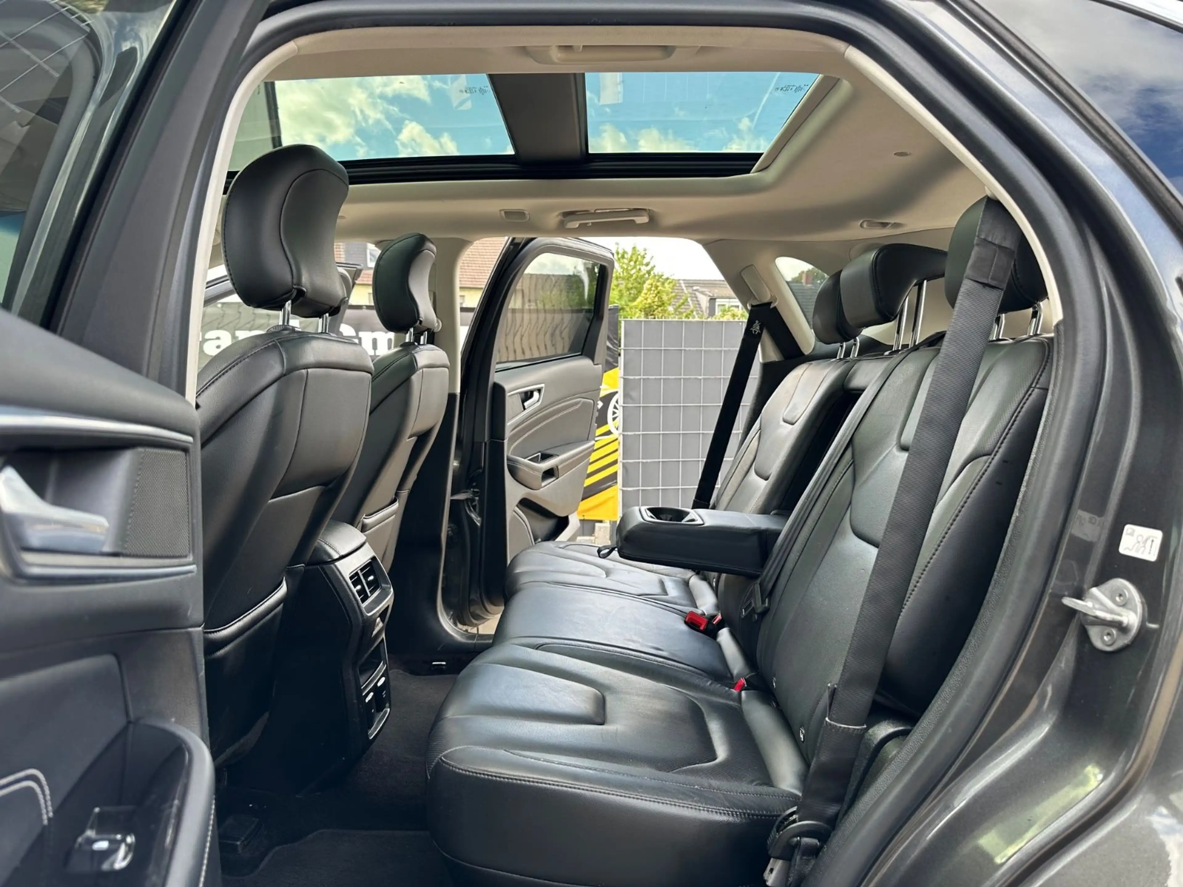 Ford Edge Titanium 4x4*Pano*Leder*Assist*LED*AHK*TÜV* — photo 14