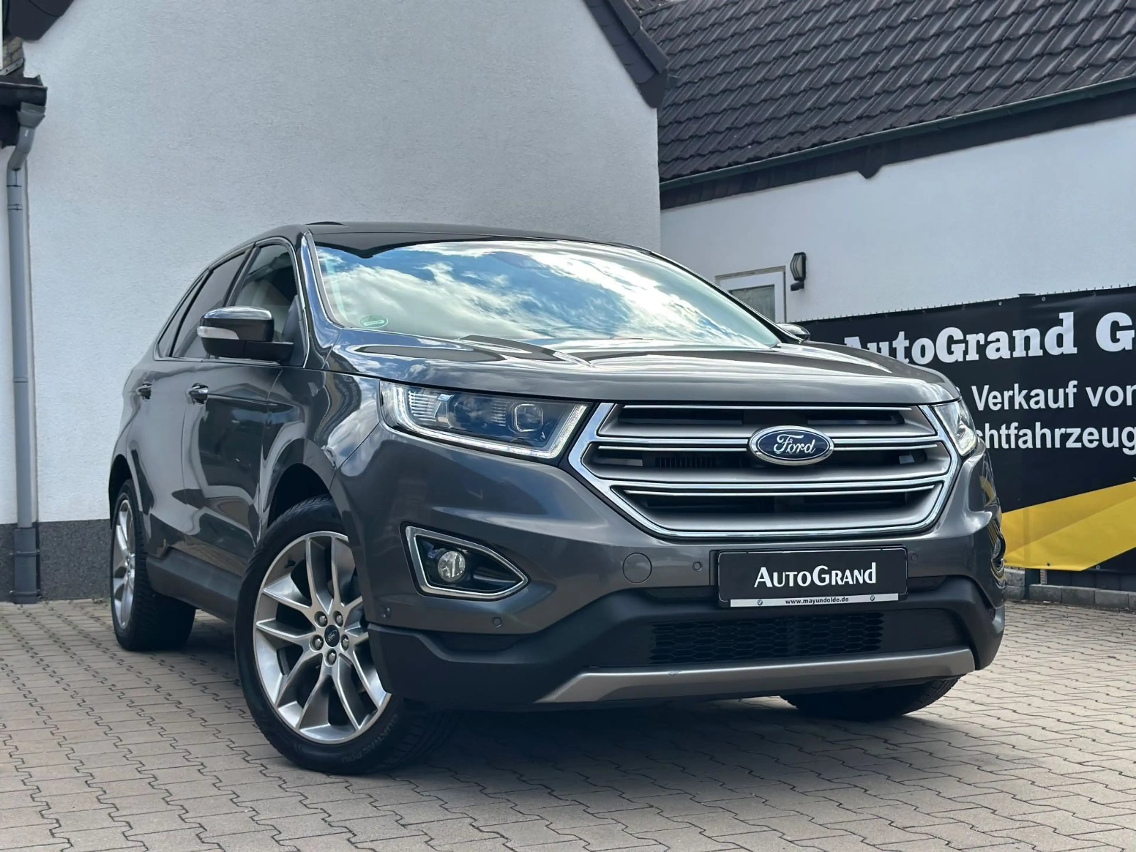 Ford Edge Titanium 4x4*Pano*Leder*Assist*LED*AHK*TÜV*