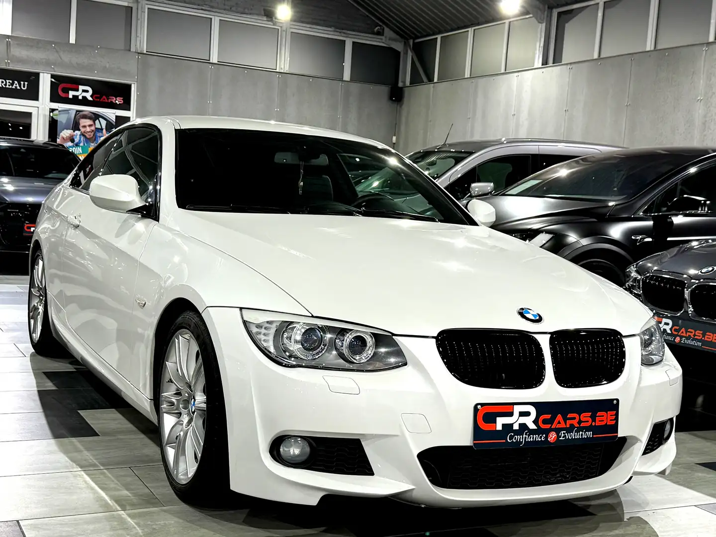 BMW 320 Coupé d Pack M Etat Neuf Full Hist. Blanc - 2